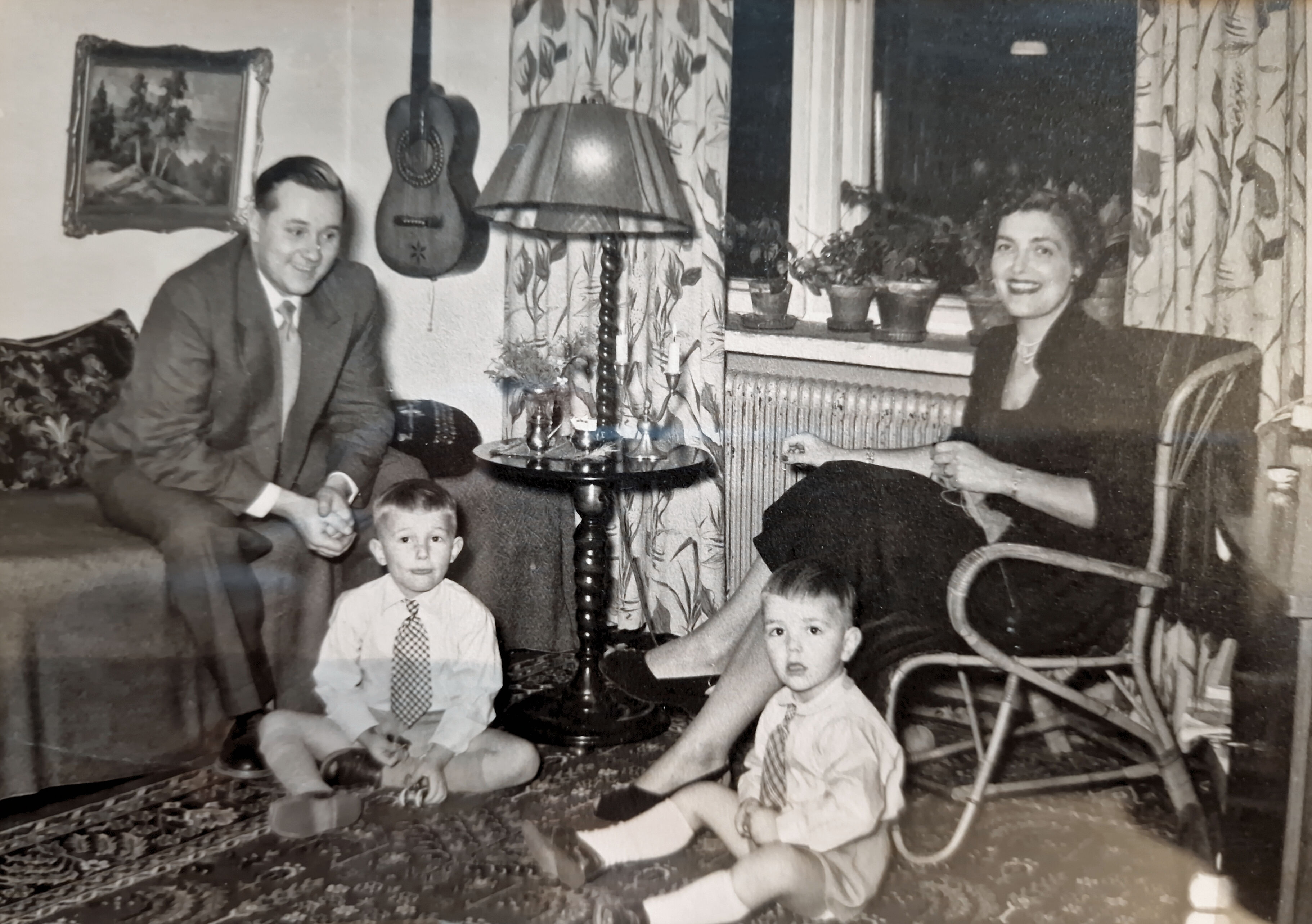 God Jul 1953. Pappa Håkan, Mamma Marita,lillebror Krister och jag, Henrik Slöör