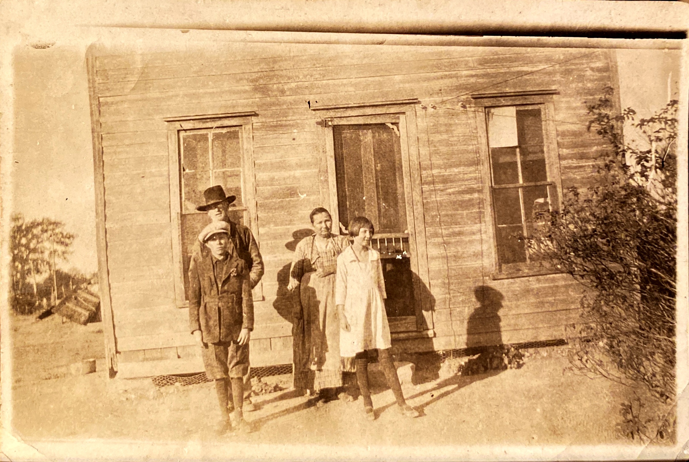 John Crittington Vanbebber and Martha Virginia (Ashton) Vanbebber with two youngest Clarence Vanbebber & Alma Vanbebber at the original homestead in Bowie, Montague County, Texas about 1915 (K)