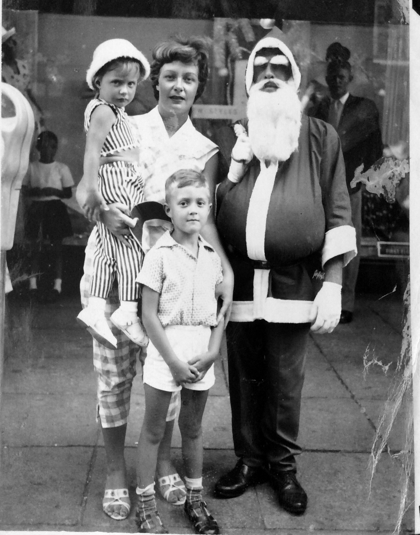 CHRISTMAS 1962 - OUTSIDE OK BAZAARS....