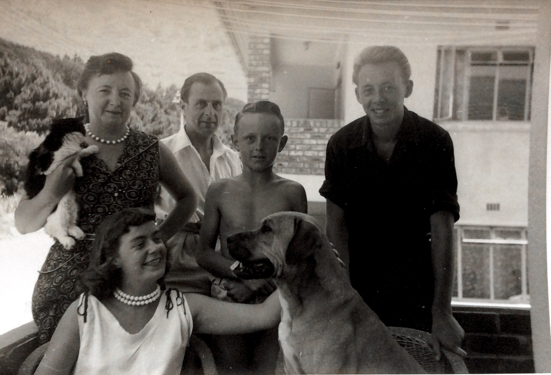 FAMILY PHOTO ON BALCONY OF LANZ COURT, VREDEHOEK, CAPETOWN....CHRISTMAS 1955...