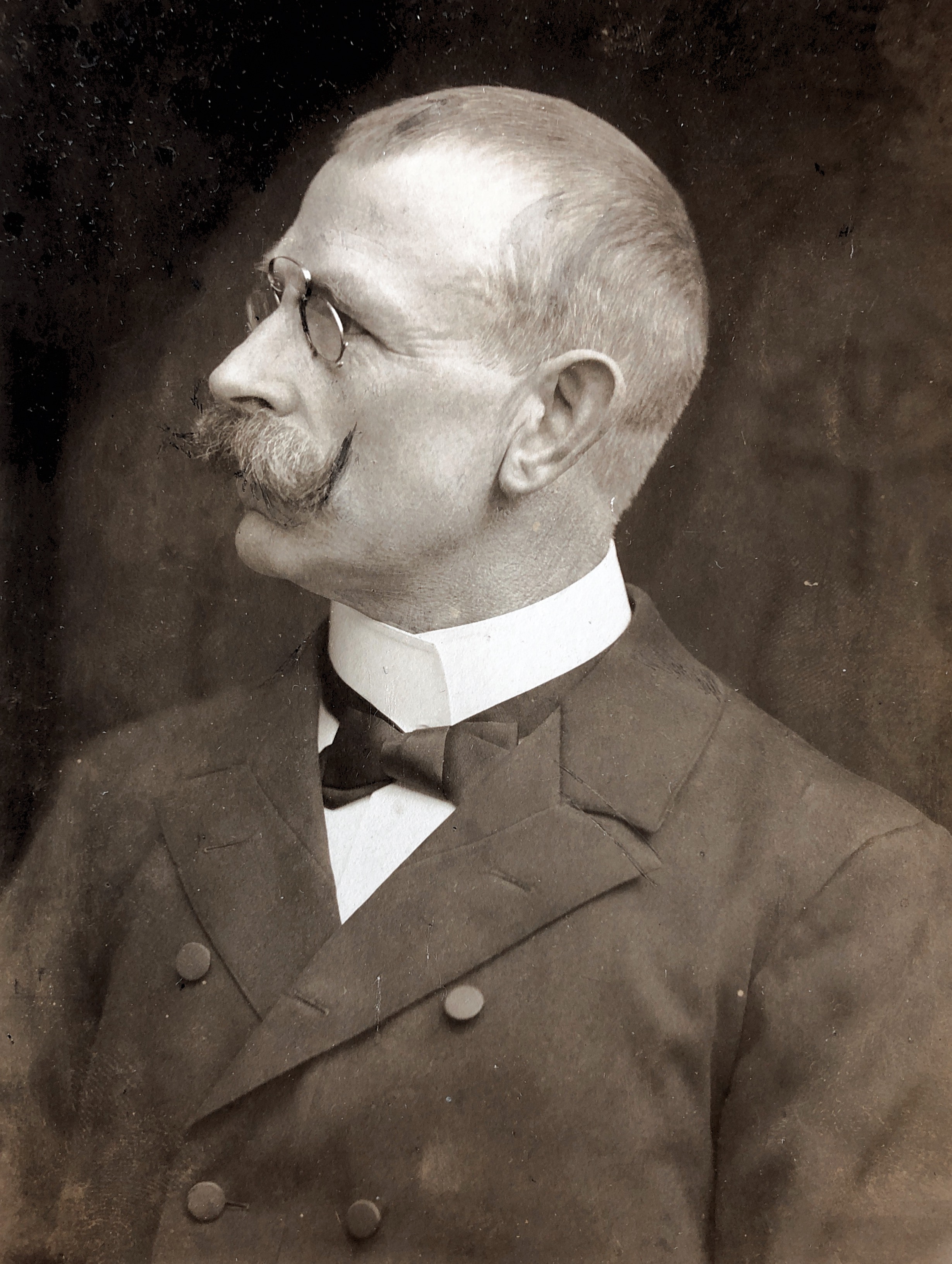 Nils Hammer. Foto taget på C.V Roukjer kongl. Hoffotograf. Södergatan 18, efter 1903