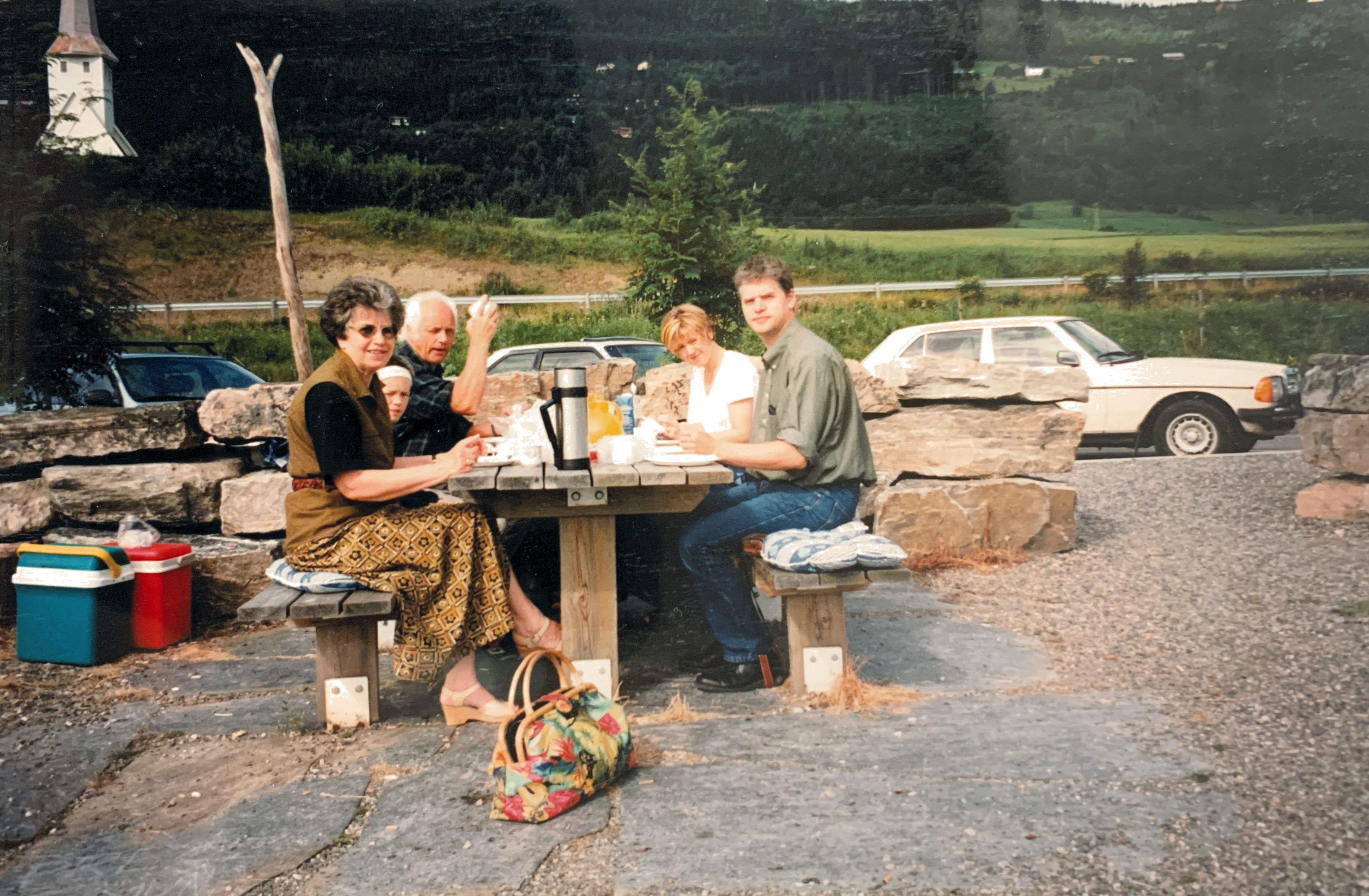 Mor, far, Kari, Marte og NEG ved Randsfjorden 1998