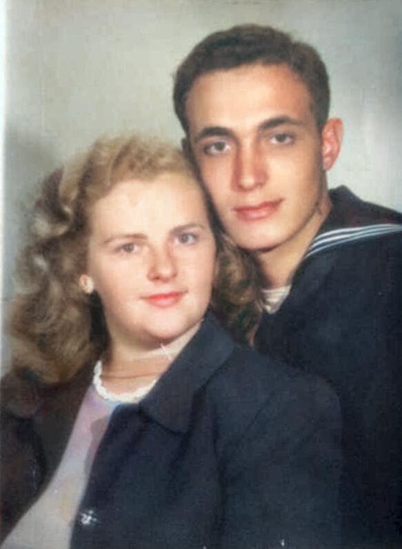 its my Mom and Dad who died in 1963.