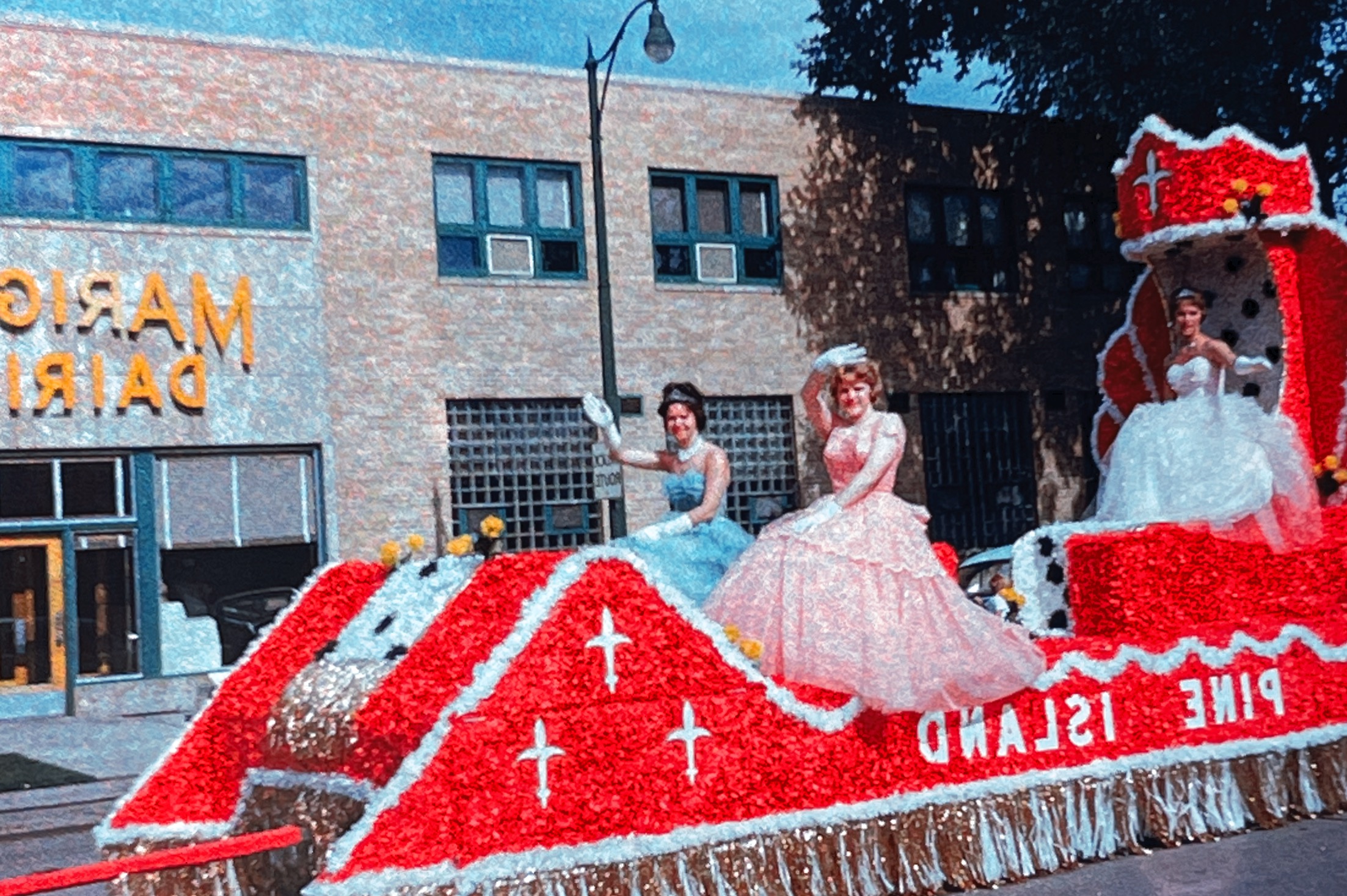 Pine Island Queens - 1965 ish parade 