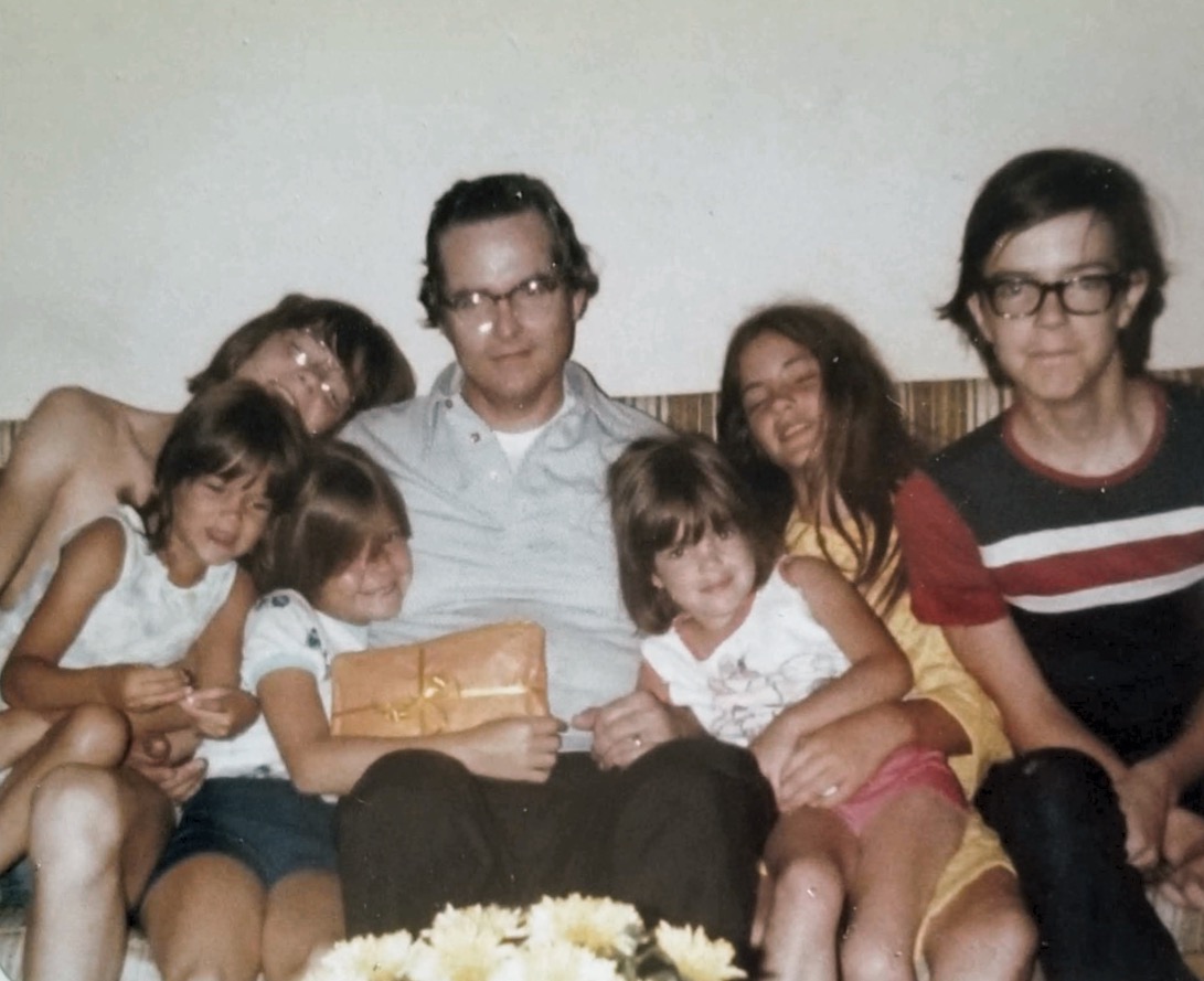 Dads with all his kids 1975