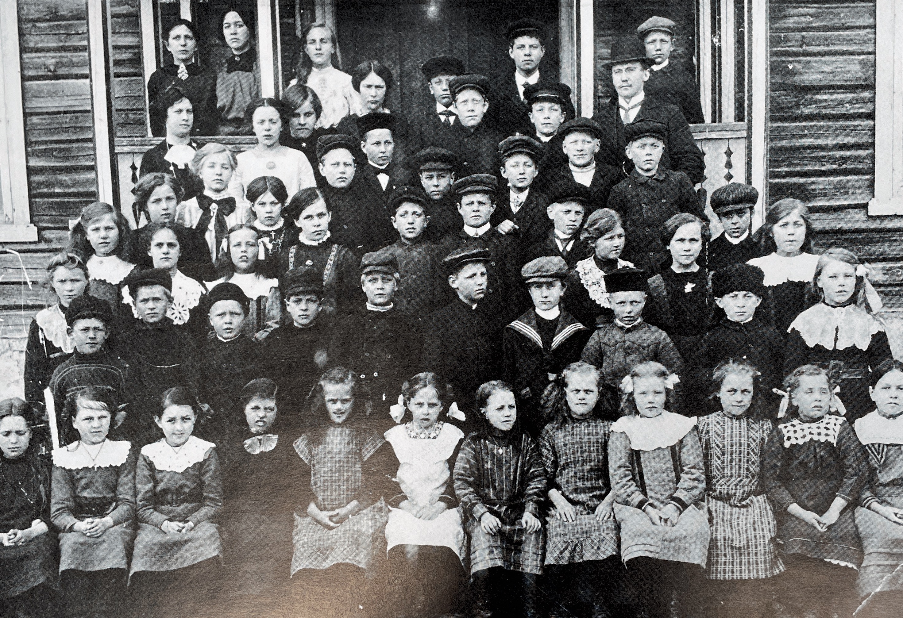 Skolebilde fra Østby skole rundt 1910