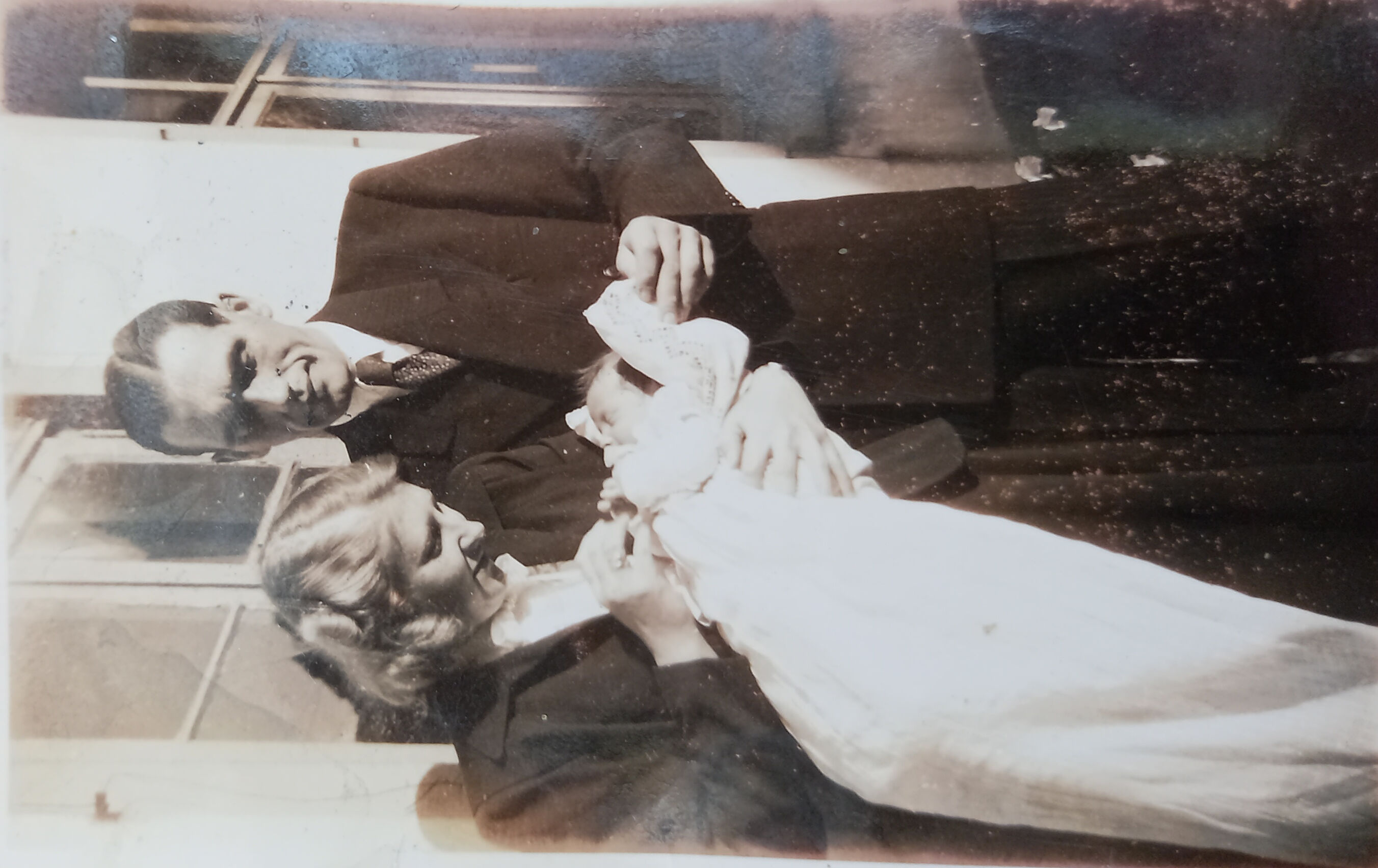 Meine Eltern mit mir nach der Taufe 1951