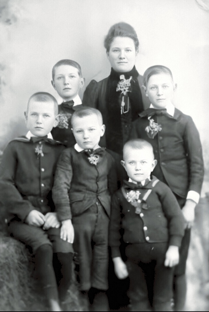 Children of John & Isabella RUMBLE. Possibly at the first wedding of Margaret Hannah with her five youngest brothers.