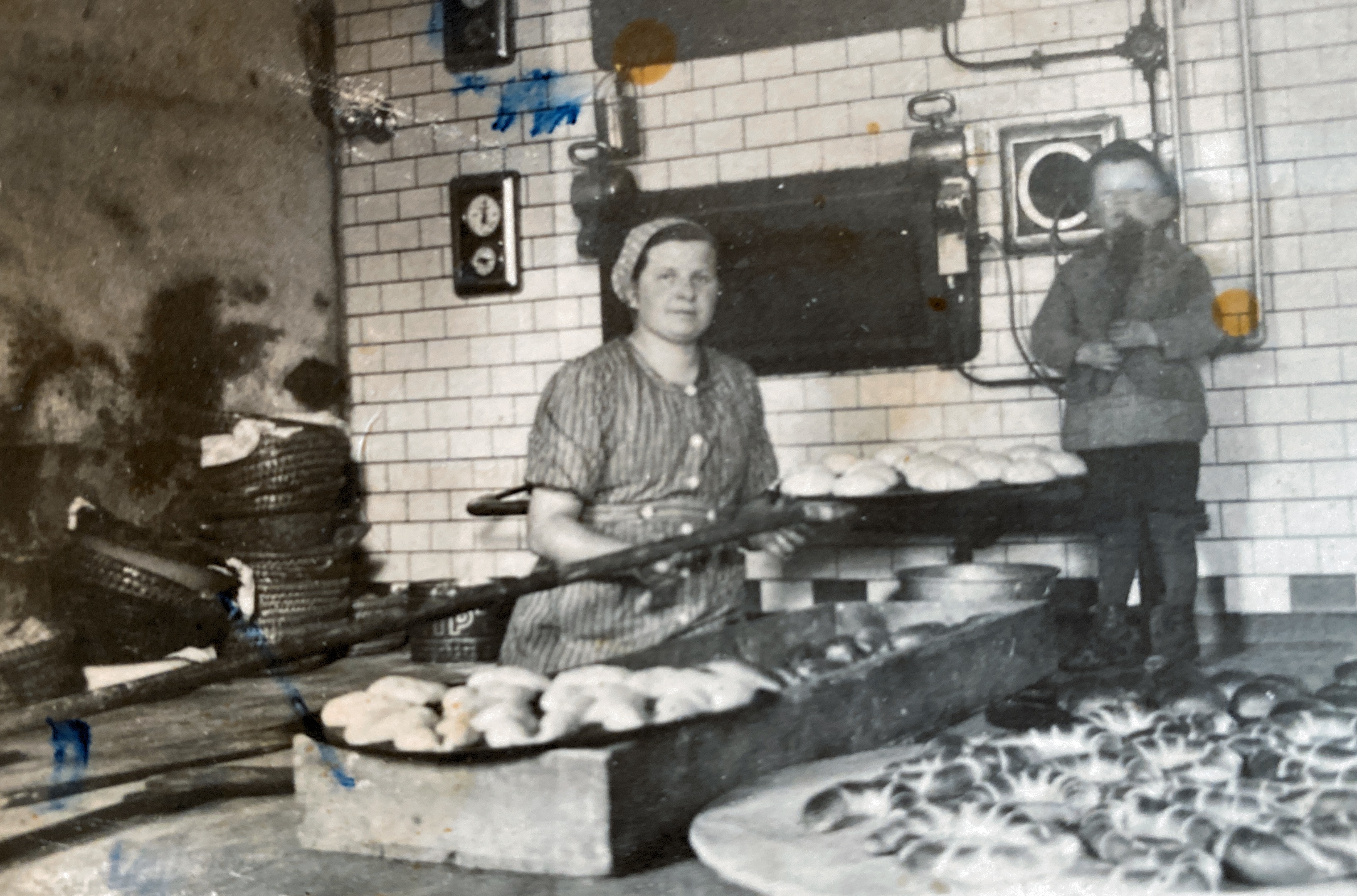Oma und Papa (4Jhr) 1940 Bäckerei
