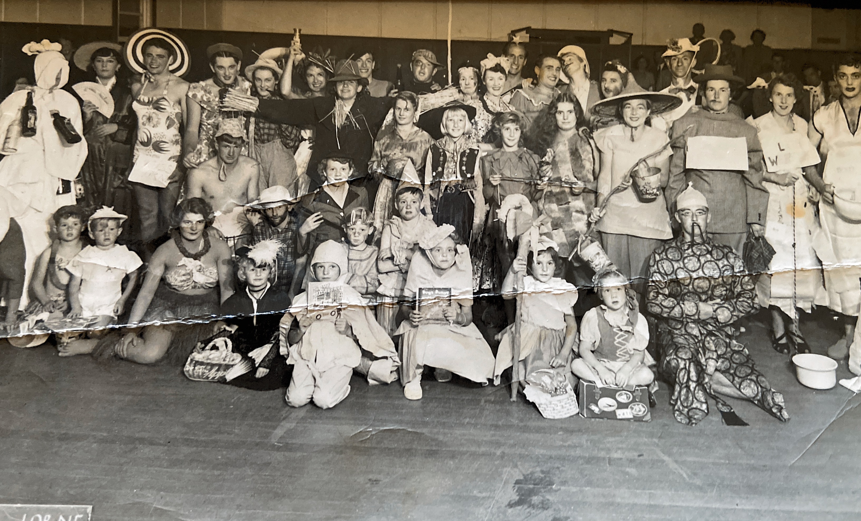 Fancy dress I’m in the front as little bow peep my mum is the scarecrow and dad is a fairy at the back 1952
Kia Ora guest house