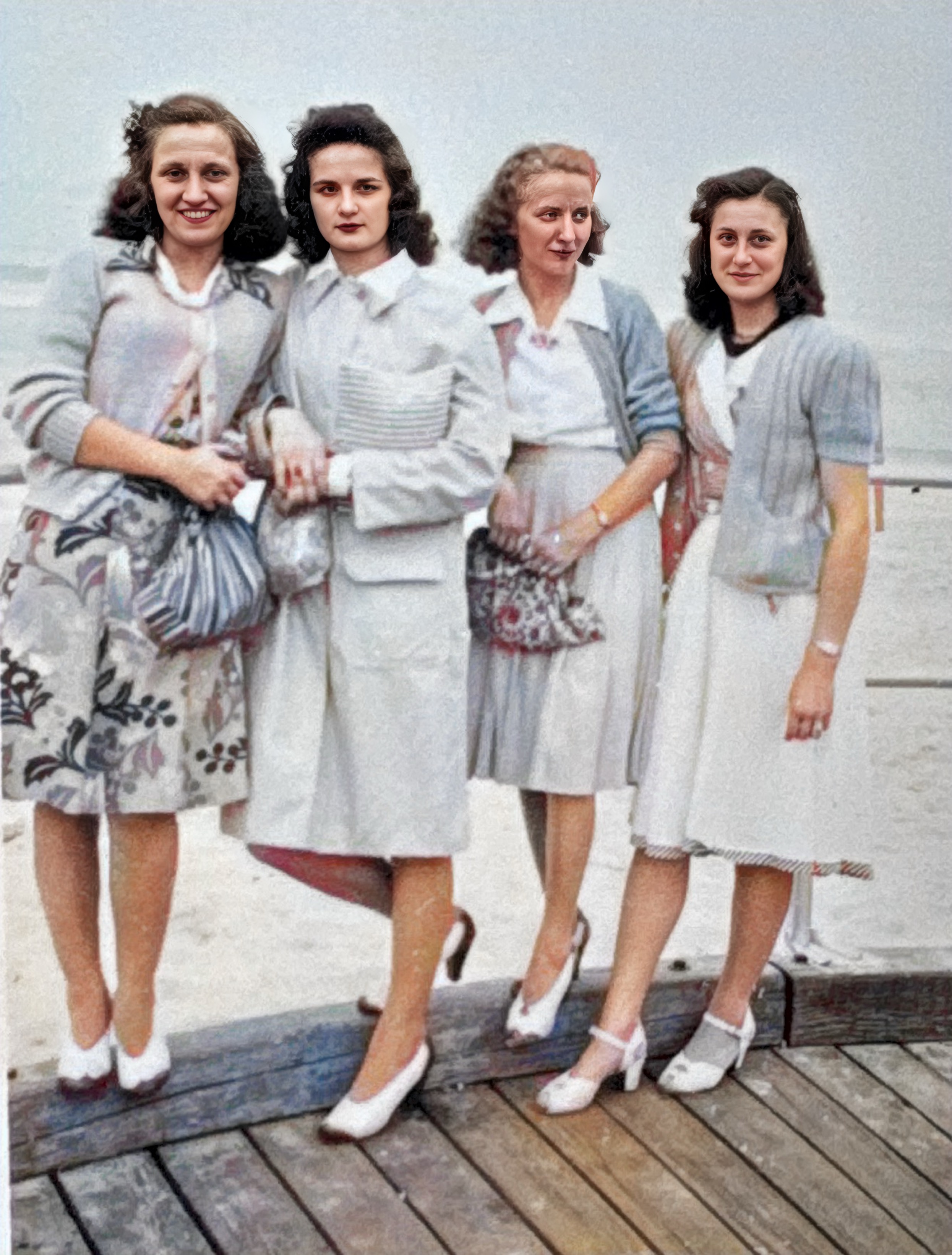 Mom, her best friend Marge Kozma and 2 unknown girlfriends FOTO PROCESSED: 1945.10.08