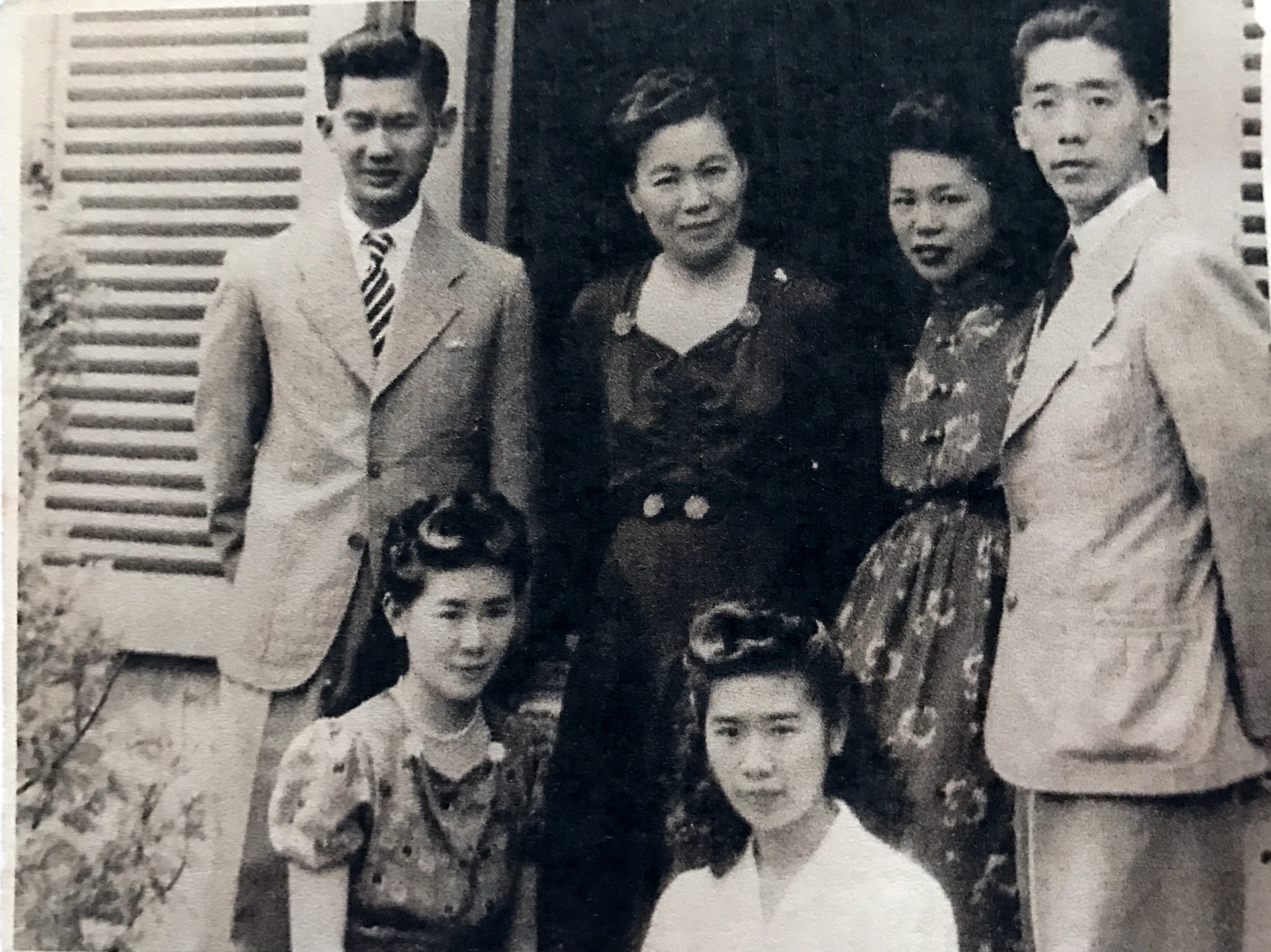 Thi yame . Henri, Louise, Nicette, Roger
Jeannine, Denise Avril 1948