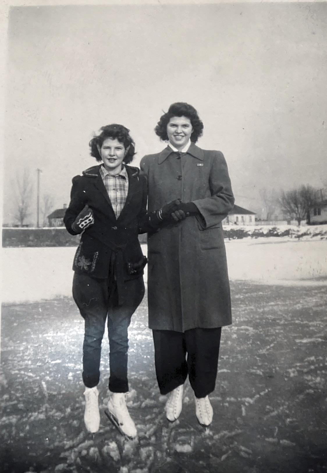 Donna and Dorothy Maxfield, 1944