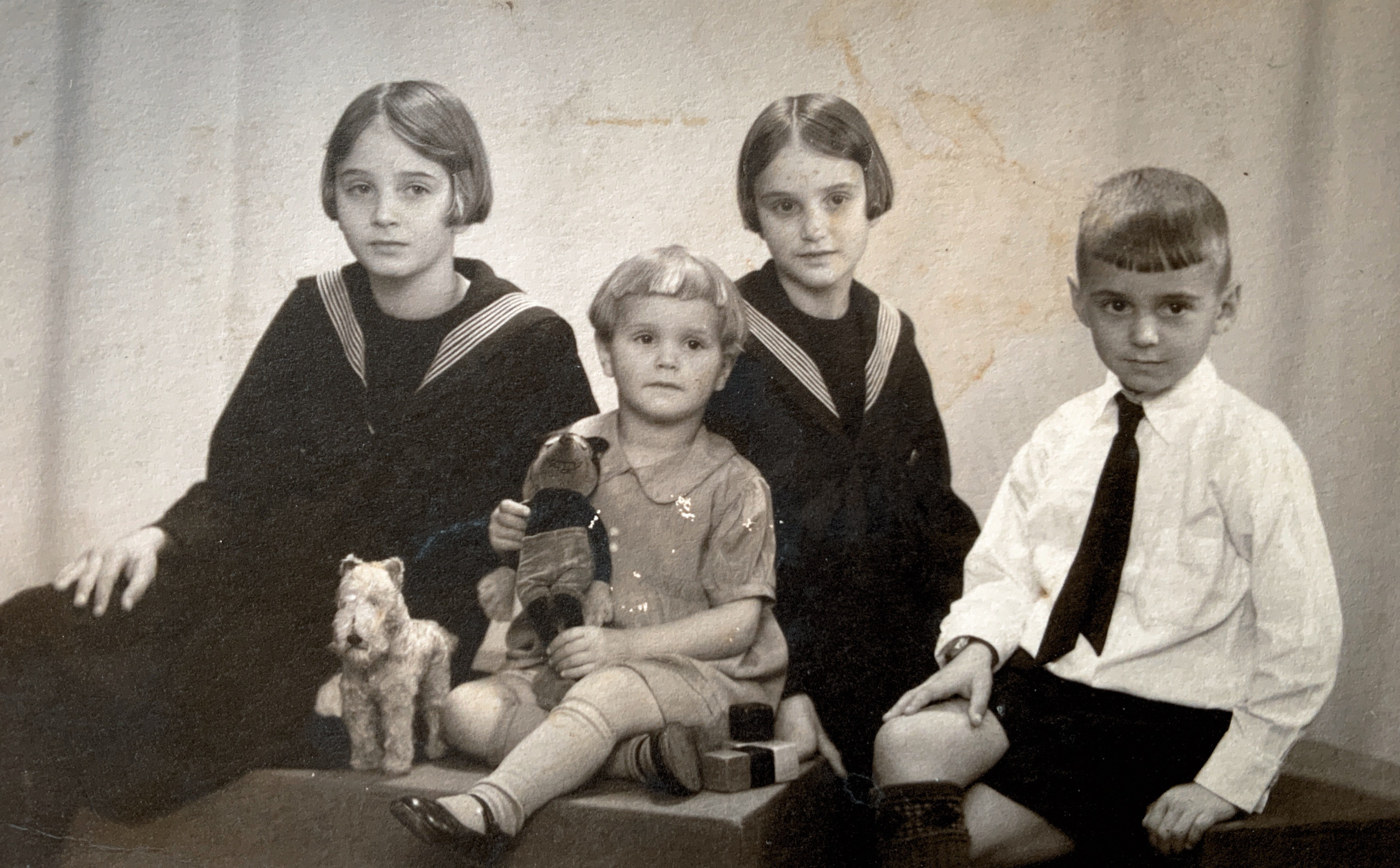 Annie, Fientje, Ietje en Jantje van kessel (7 jaar) 10 oktober 1937
