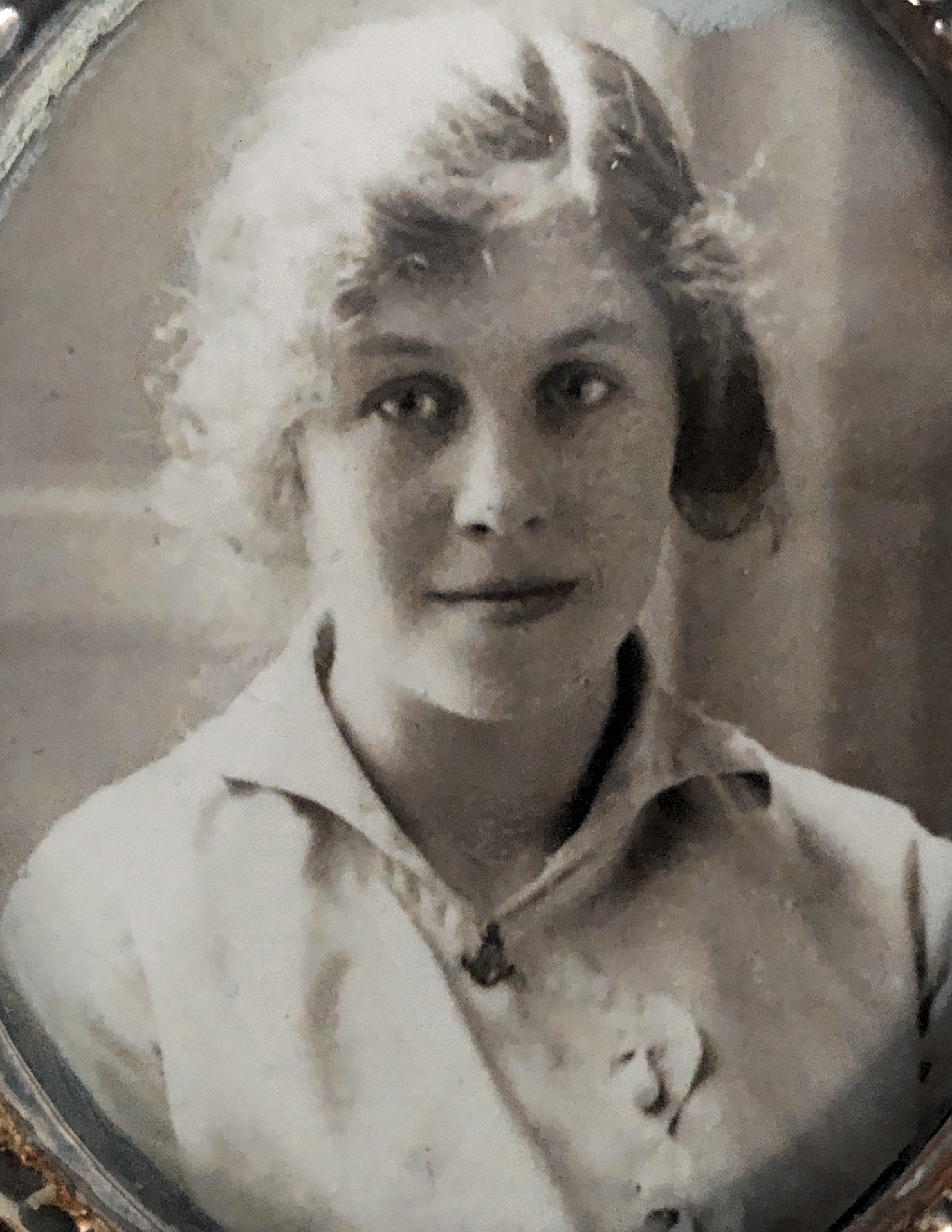 Doris Florence Stokes aged 18