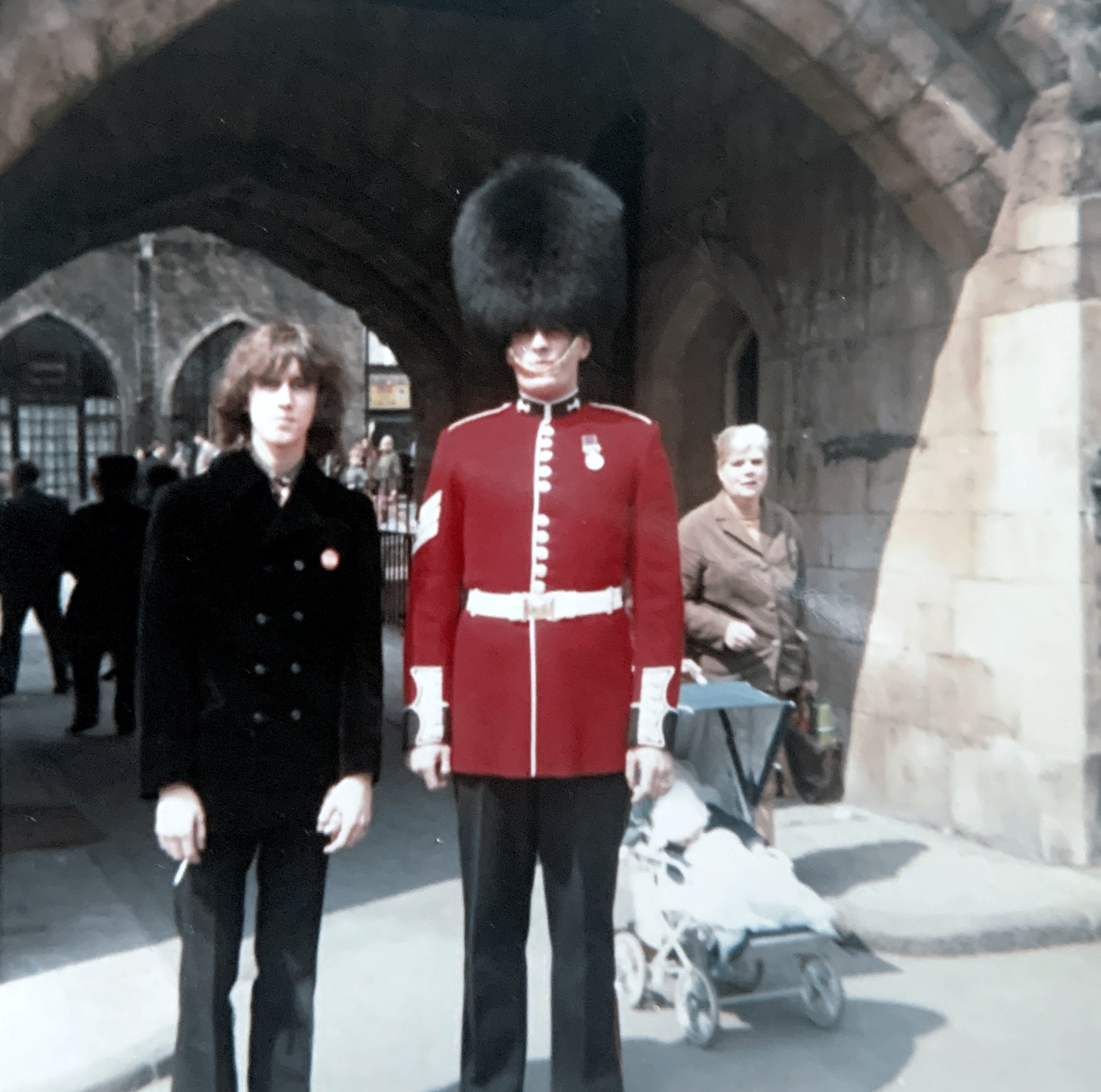 Tom Hartman of The Aerovons standing with a beefeater in London England 19)9 