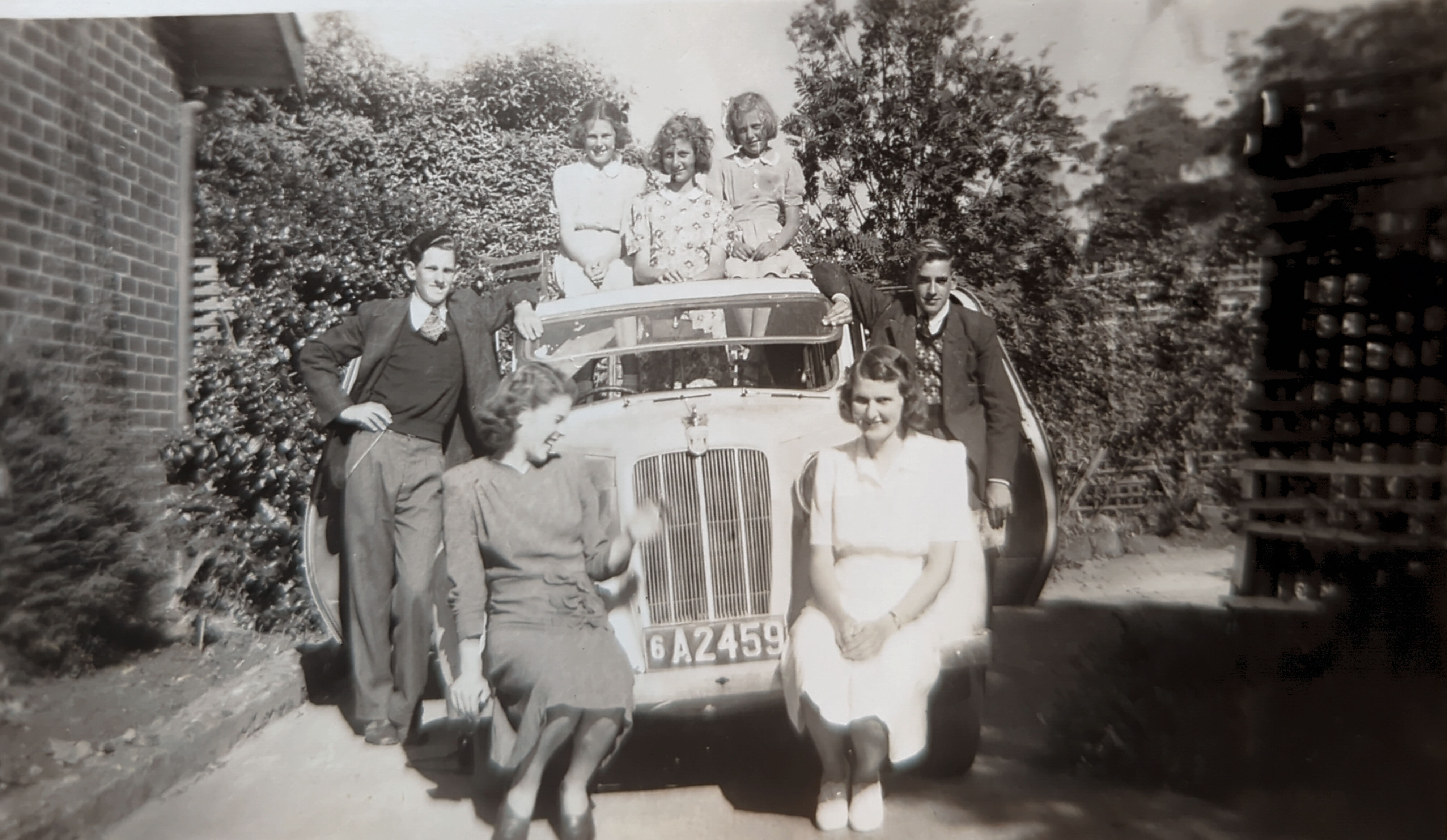 Graeme Muir, David McClymont (side), Dawn Muir, Elaine Button (front), Mary Muir, ??, ?? (top), Christmas 1945