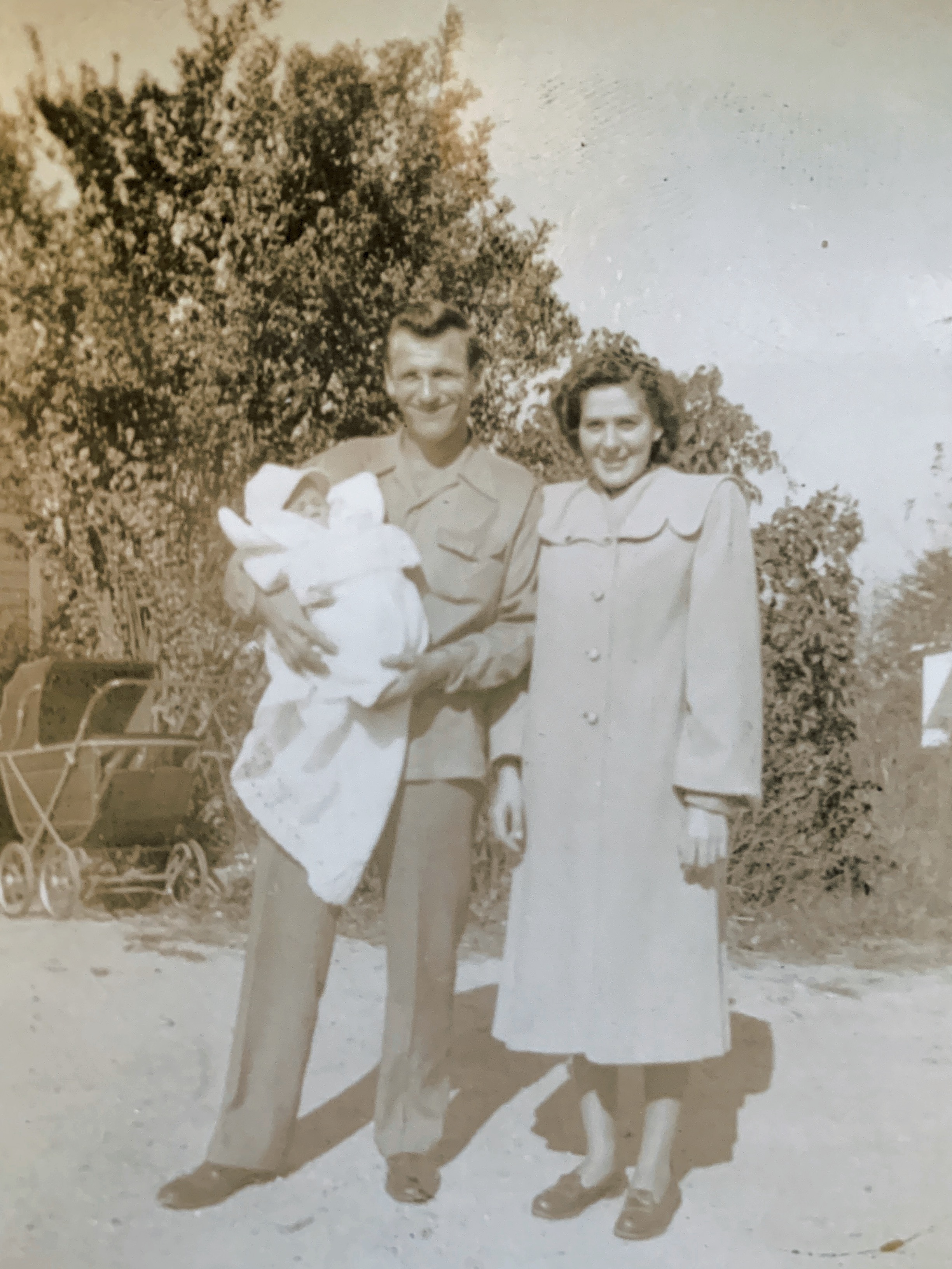 Dad & Mom Kurtz with Charlieboy 1949