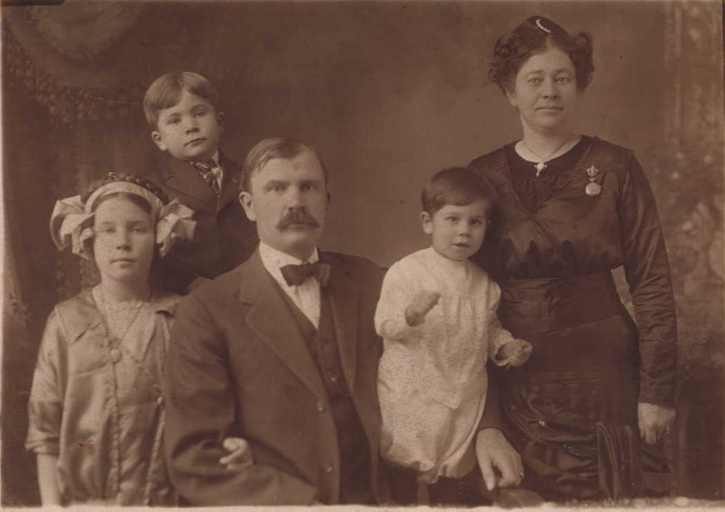 J. Albert Haukom Family. Hilma Evelyn Haukom, Stuart Allen Haukom, John Albert Haukom, John Monroe Haukom, and Marie Helene Olson. Circa 1914?