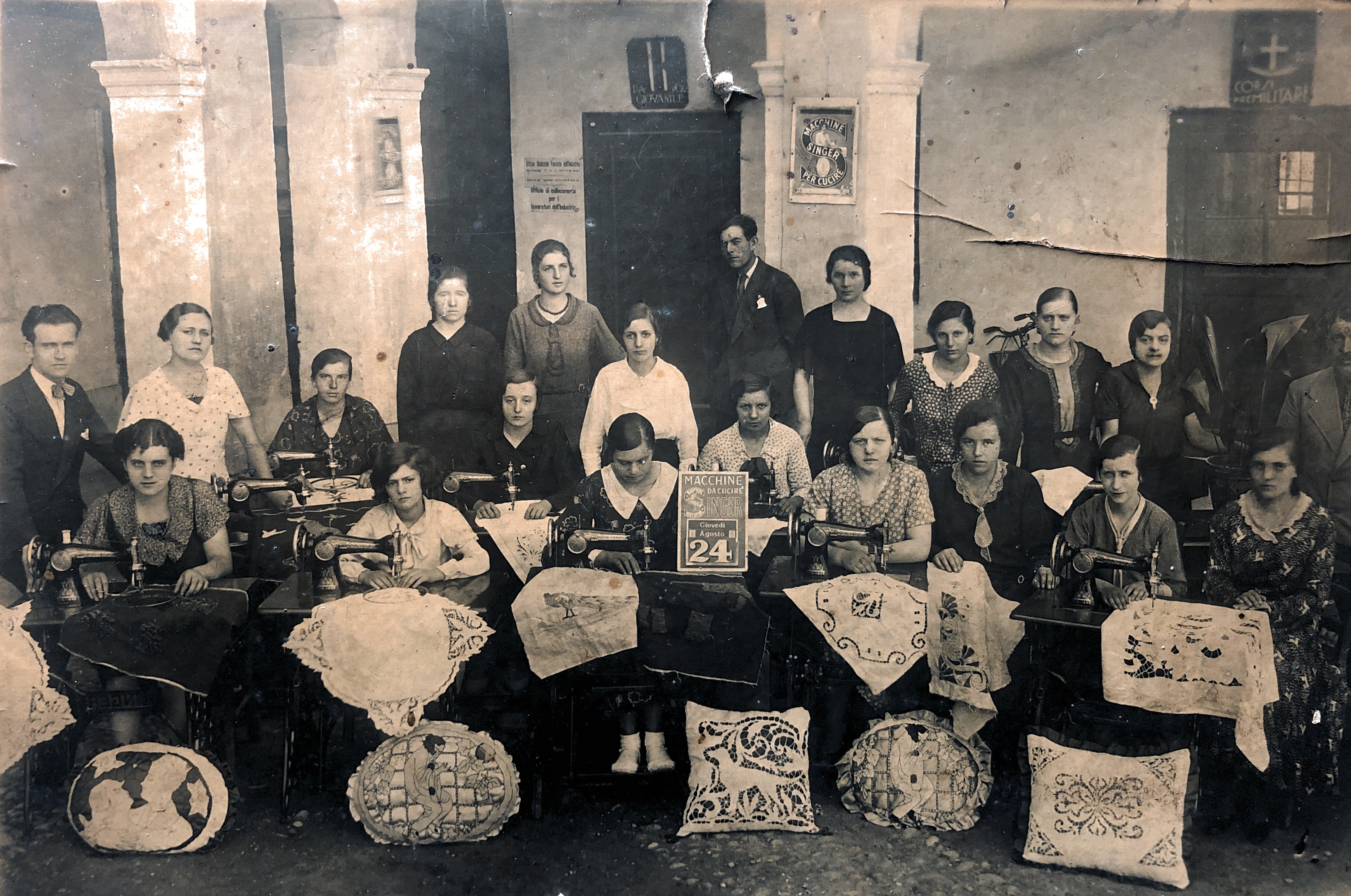 Estate 1935, scuola estiva di artigianato. Provincia di Bergamo. 