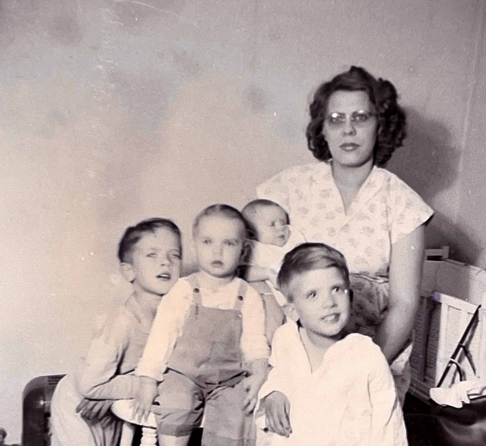 Jim,Steve,Dianna,Bill and Mom.  1952