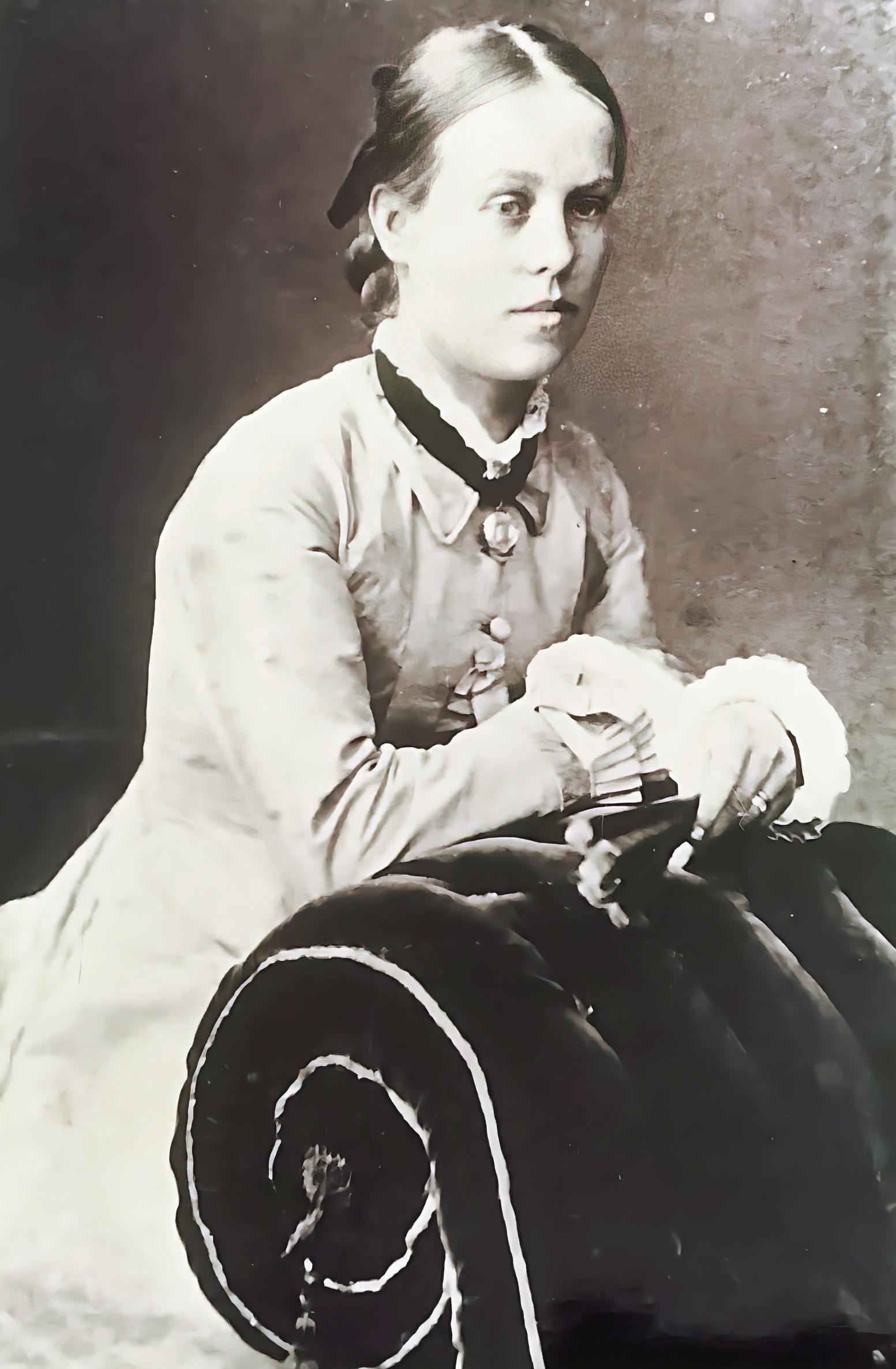 Sarah Turner. 1859-1940 (Married George Virtue)