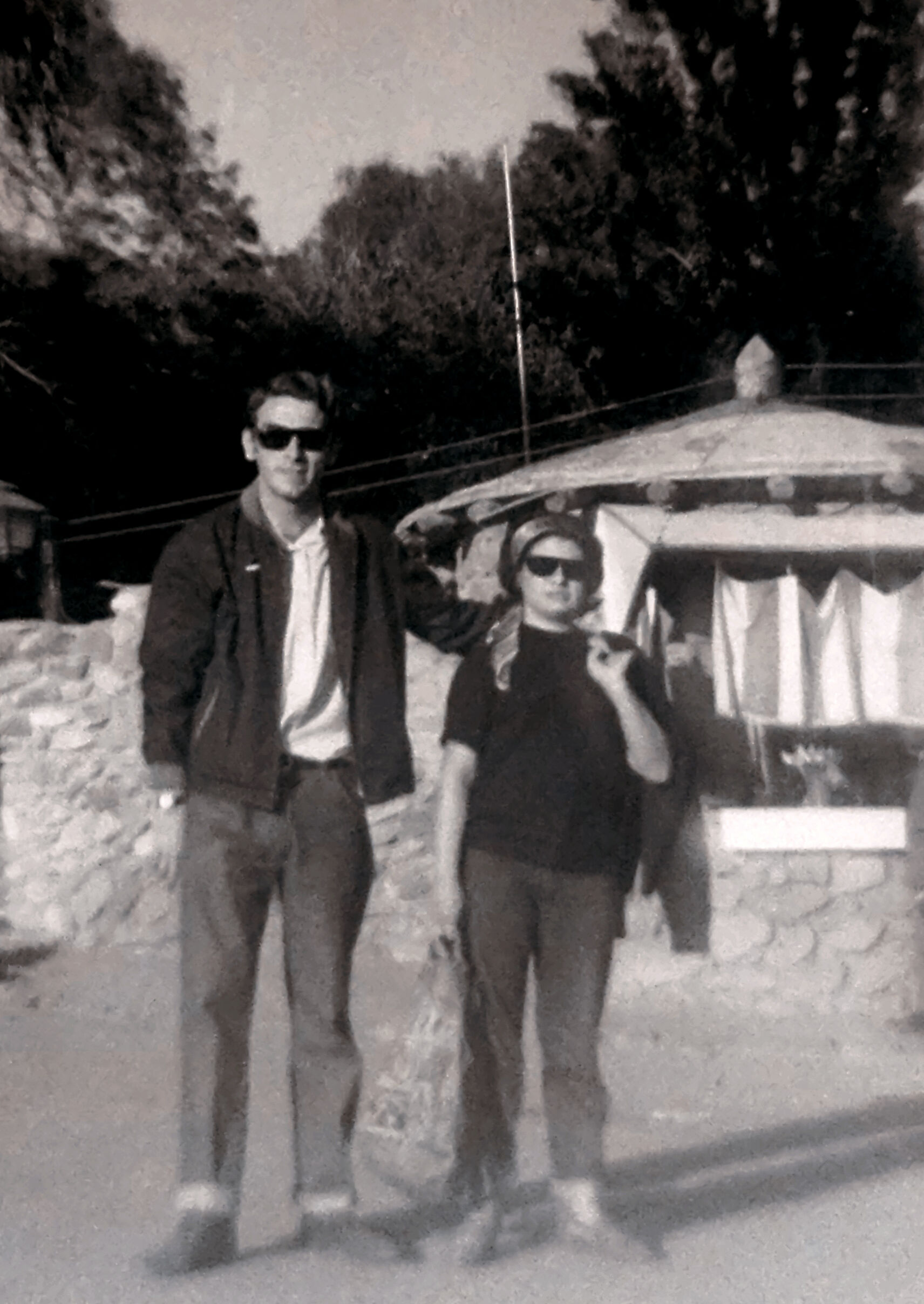 mis padres que ya no están...año 1970 en Mendoza en su viaje de bodas!