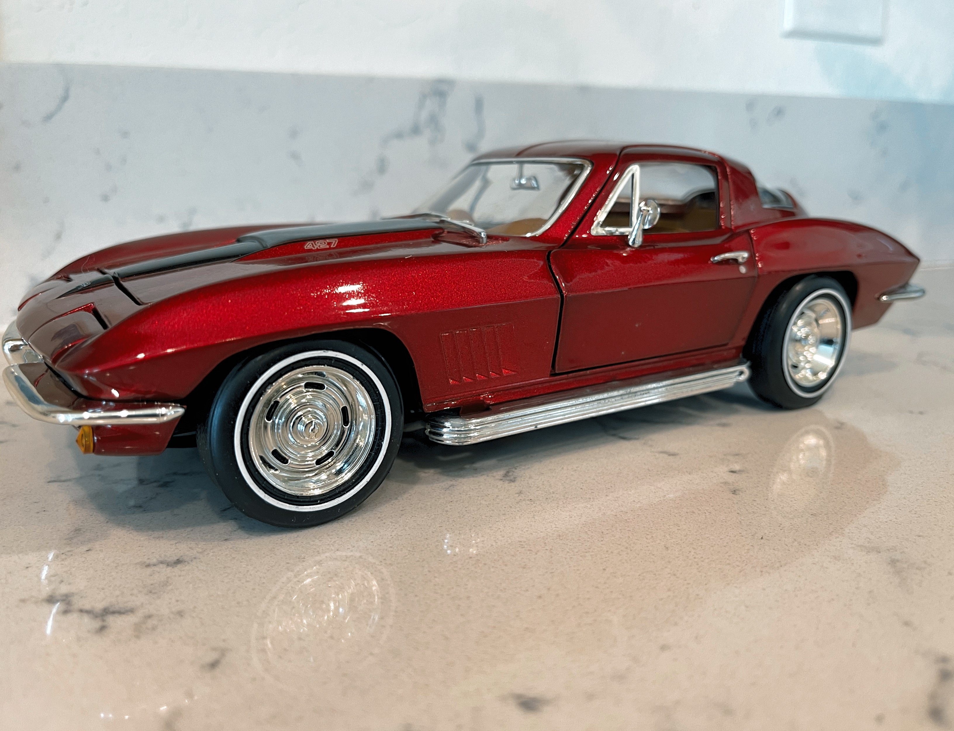 1/18 Scale Diecast Metal model - 1967 Corvette Coupe, 427CI, 435HP