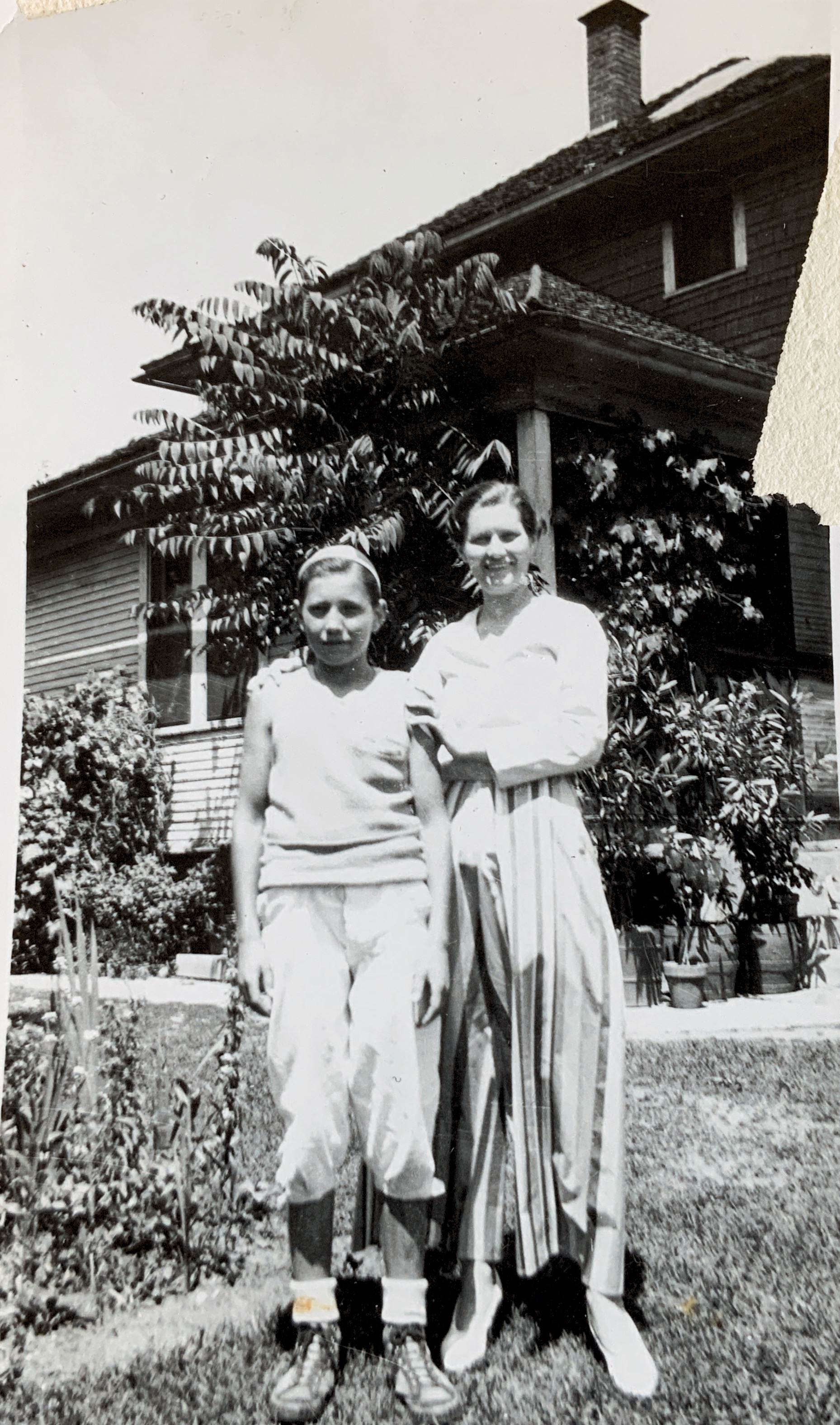 Siblings: Steve and Pearl Wachowiak about 1930. On Park Street SW.