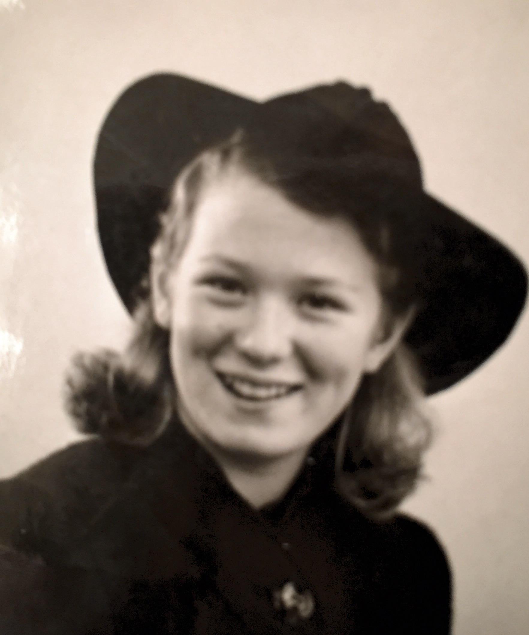 Min mors konfirmationstøj. Diannah Durbin hat, 1940