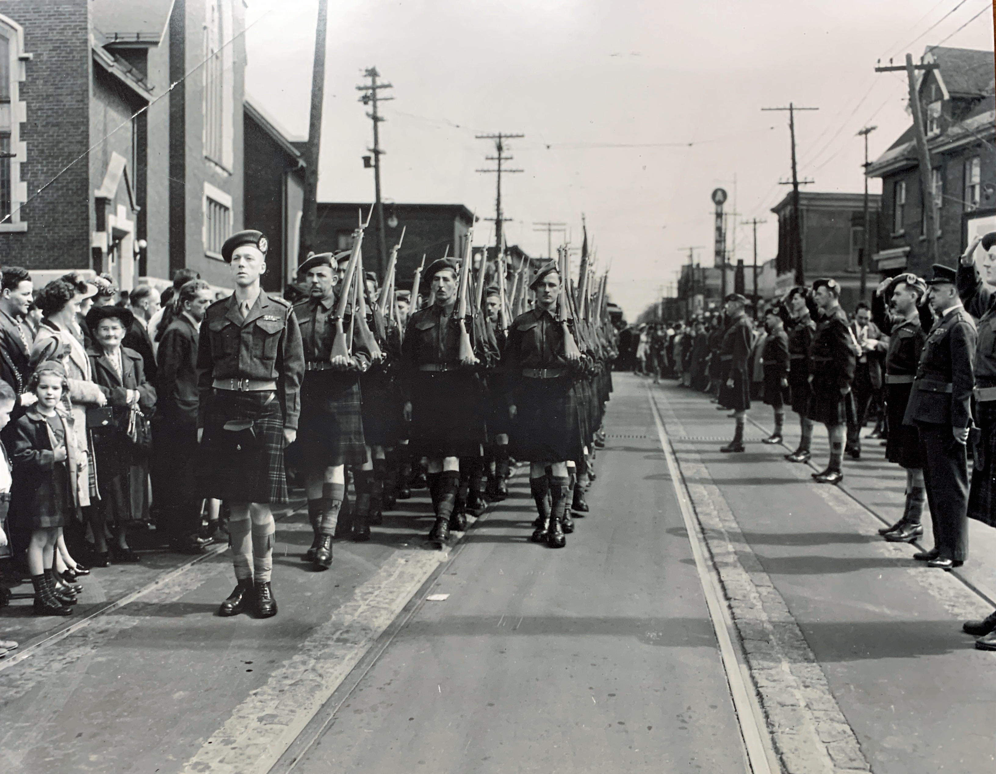 May 1940
Cameron Highlanders marching down Bank Street after having deposited the King’s and Regimental Colours for safekeeping at St Giles. 
