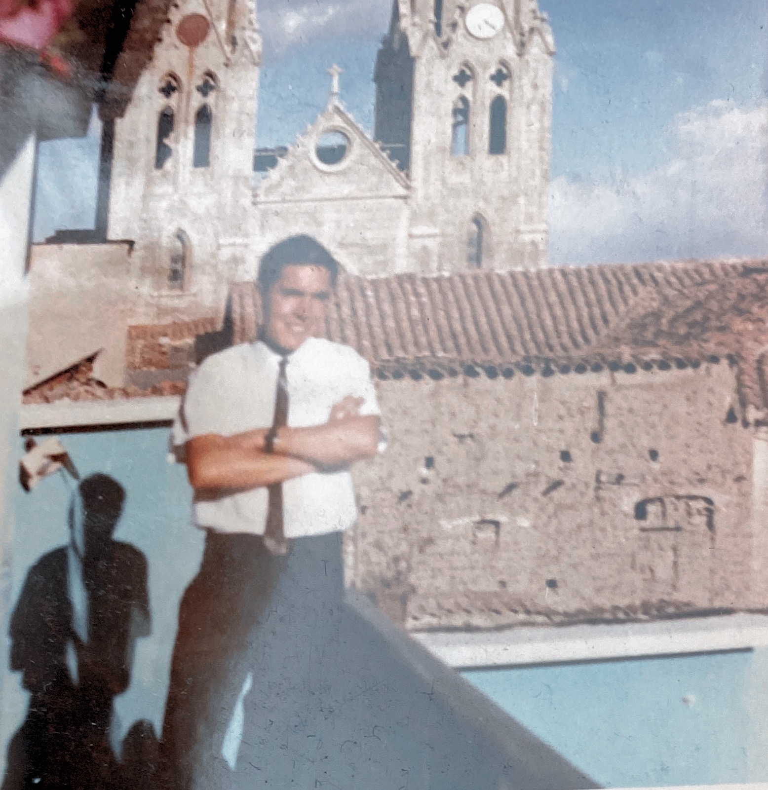 La Paz, 1965, at home, atrás es la Iglesia de San Calixto.