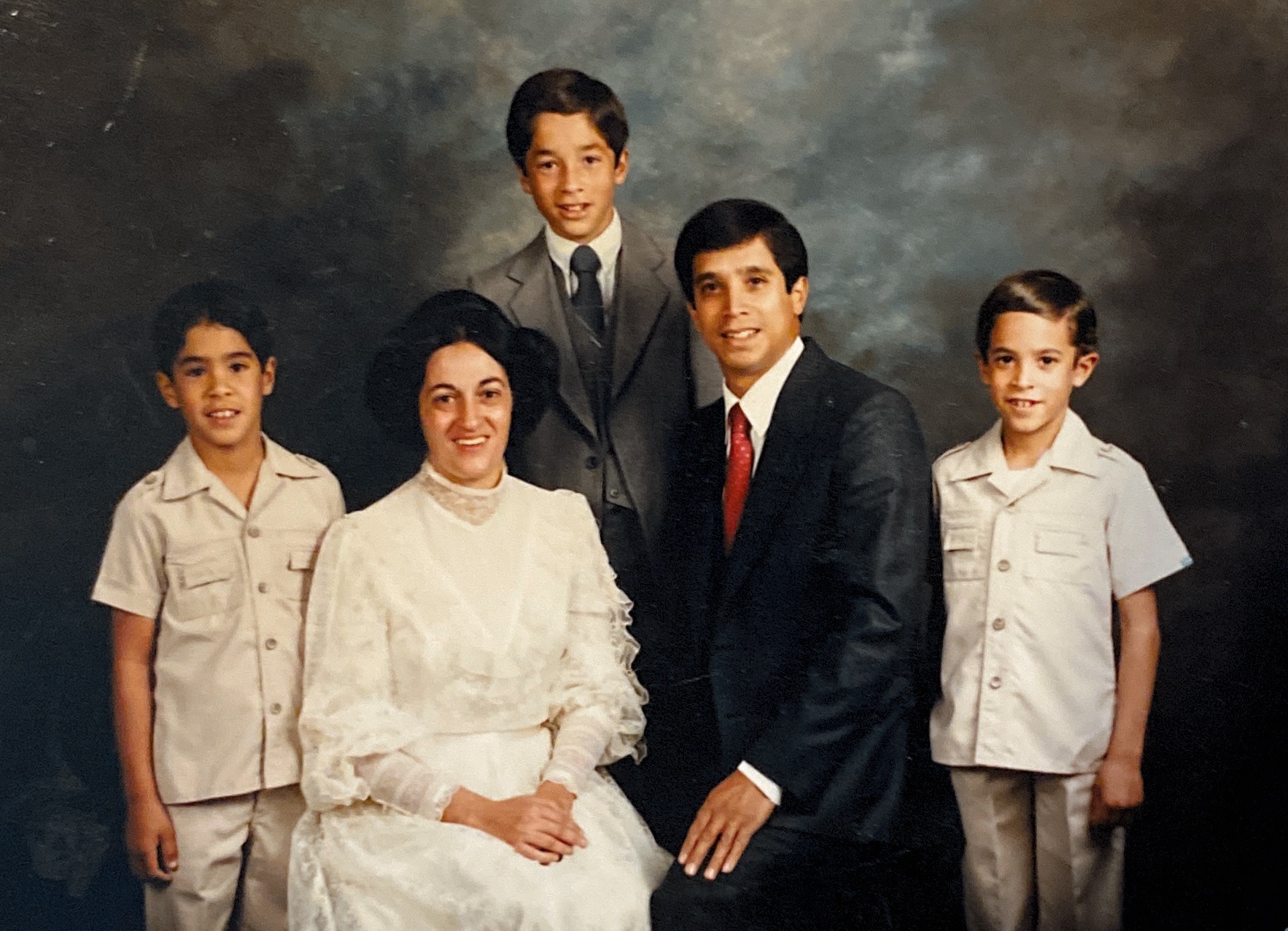Job and Susana with their kids December 1984