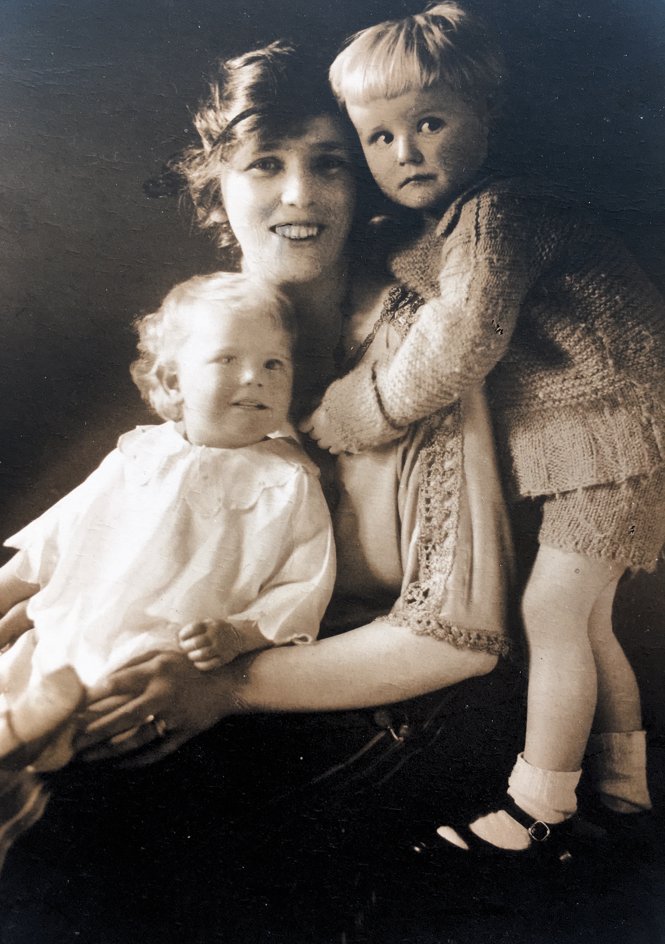 Thea, Jean (MacIntosh) and Stuart Sutherland 1922-23