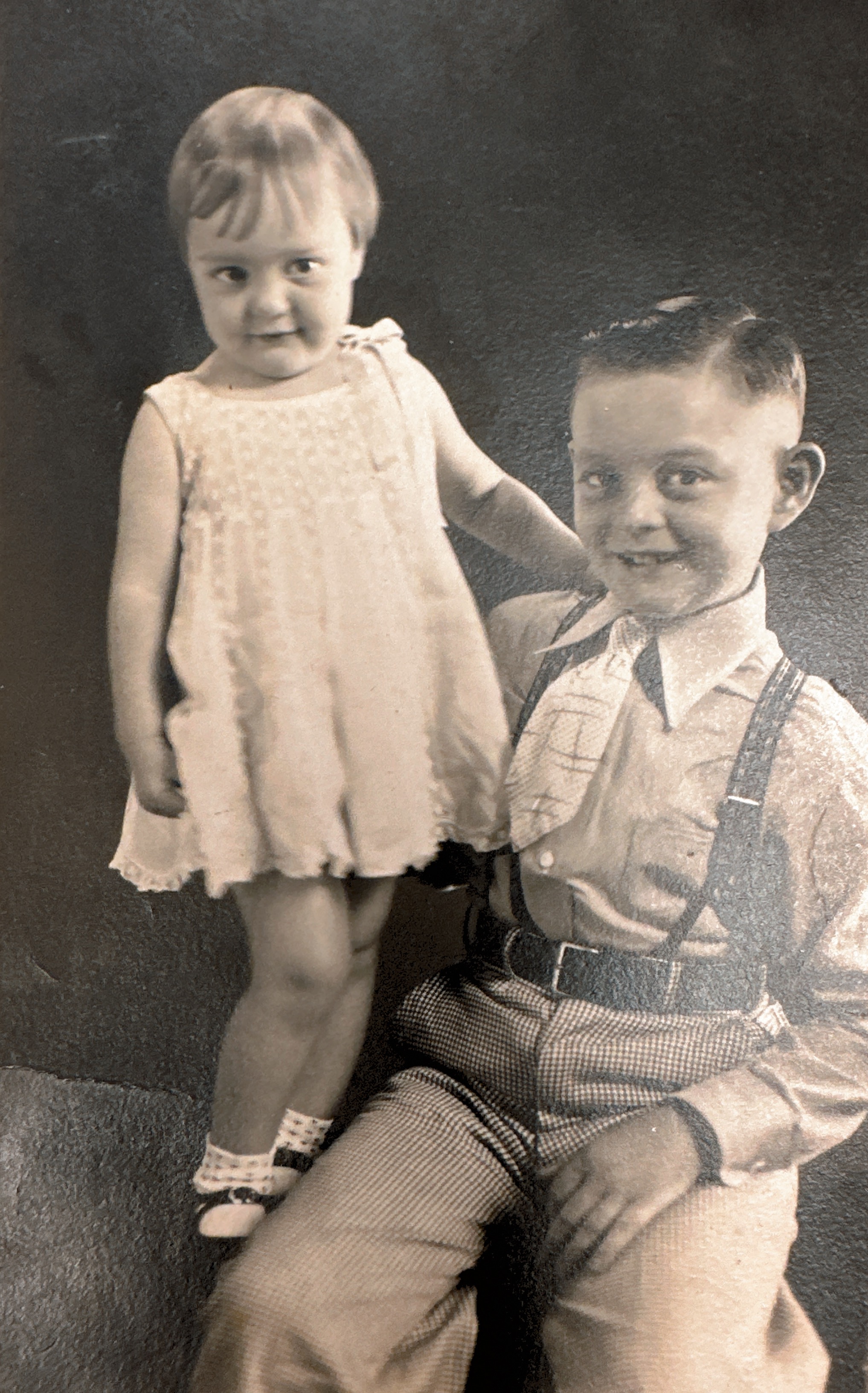 Cleo Carmen Wilcoxson approximately aged 2 and Waid Orion Wilcoxson aged 9