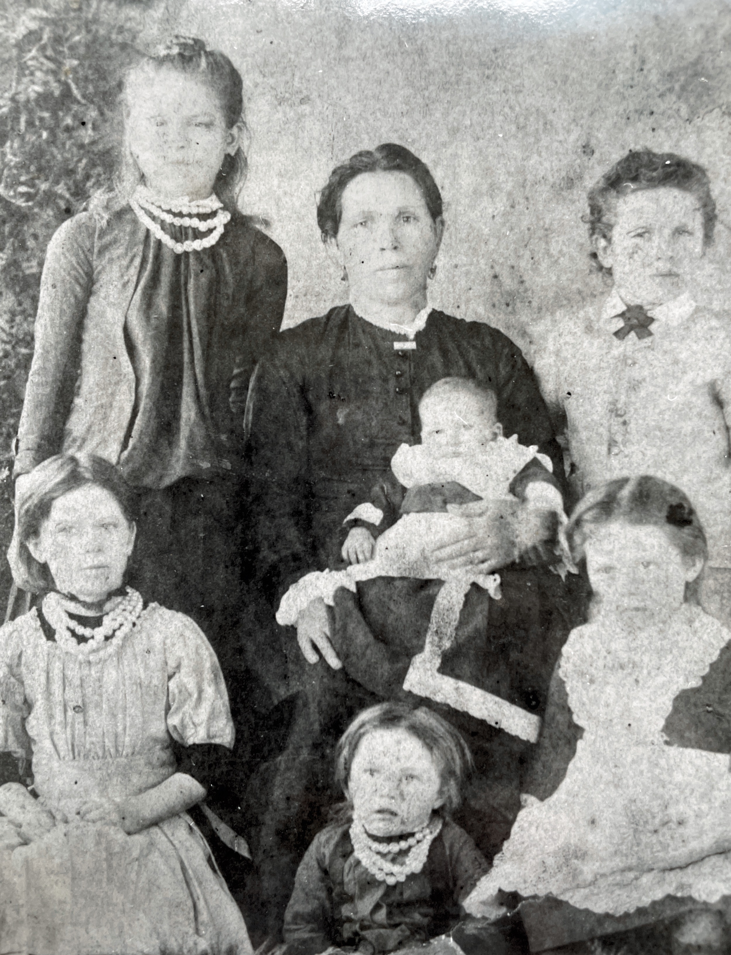 Granny Ross (Elizabeth) with 9 of her 13 children - L-R Jane, Elizabeth, holding Tom (the baby), Ben. Ca 1894 Front- Kate, Nellie, Minnie