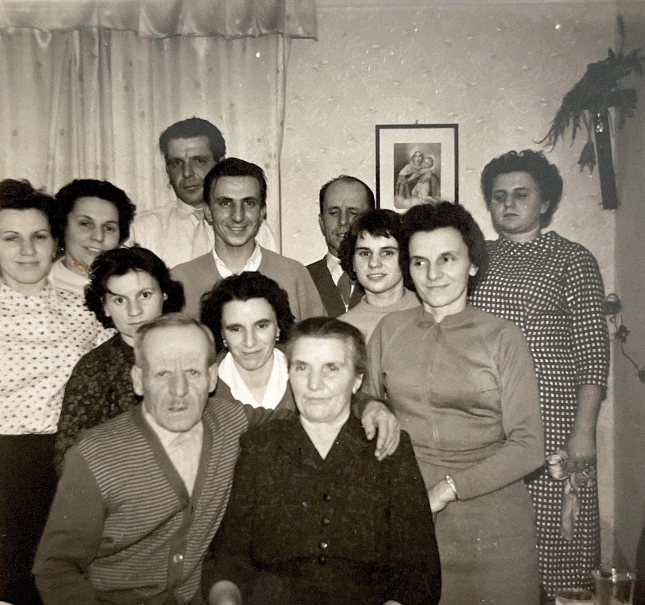 Februar 1960 oma Anna Zipfel - Huslisti  Opa Dimitri Huslisti und kinder : Gertrud, Lydia, Marta, Irma, Sofie, Olga, Viktor, Johann, Agnes, Philip