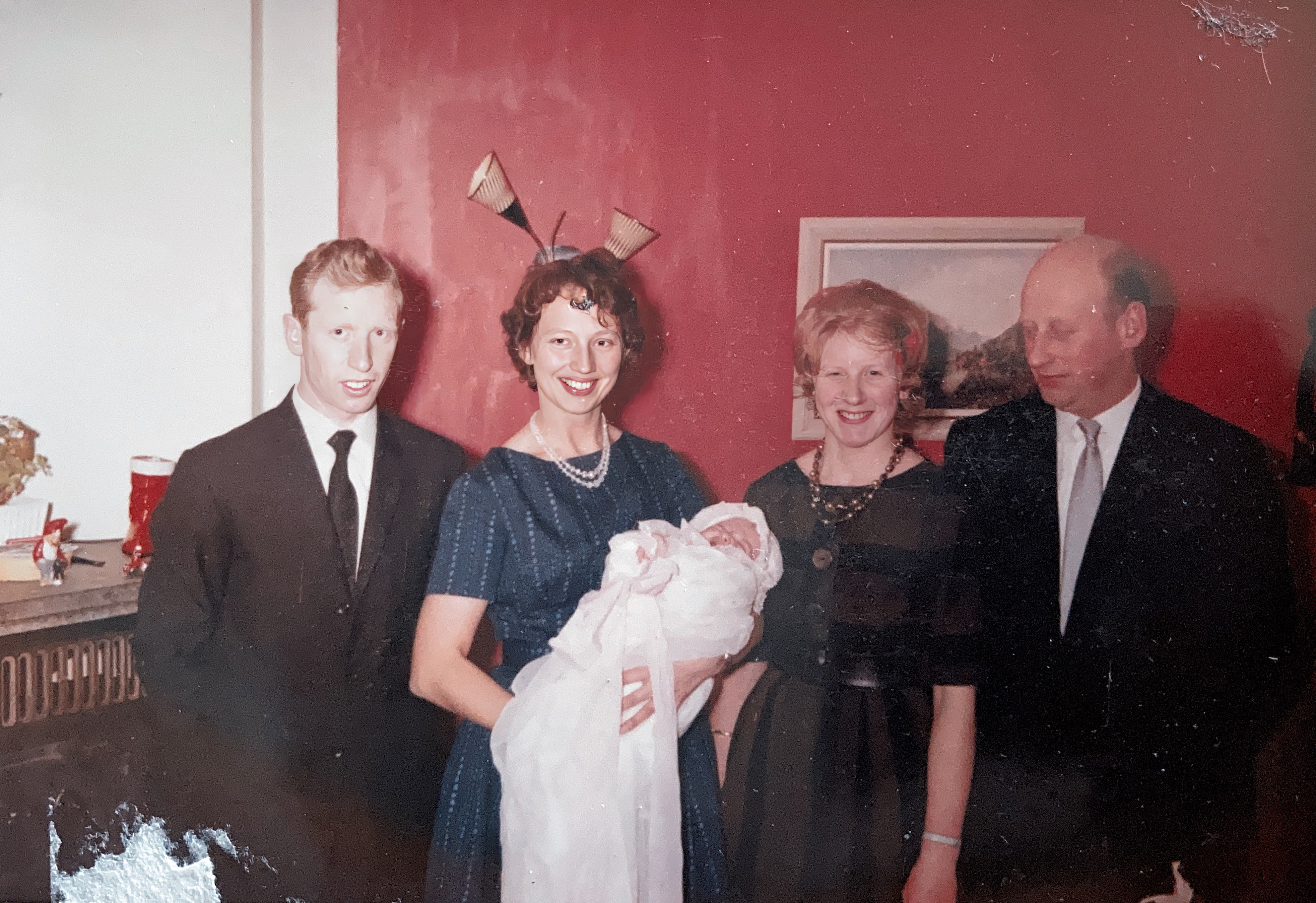 Karins barnedåp 1 januar 1963 Faddere var Marit og Kåre Gisholt