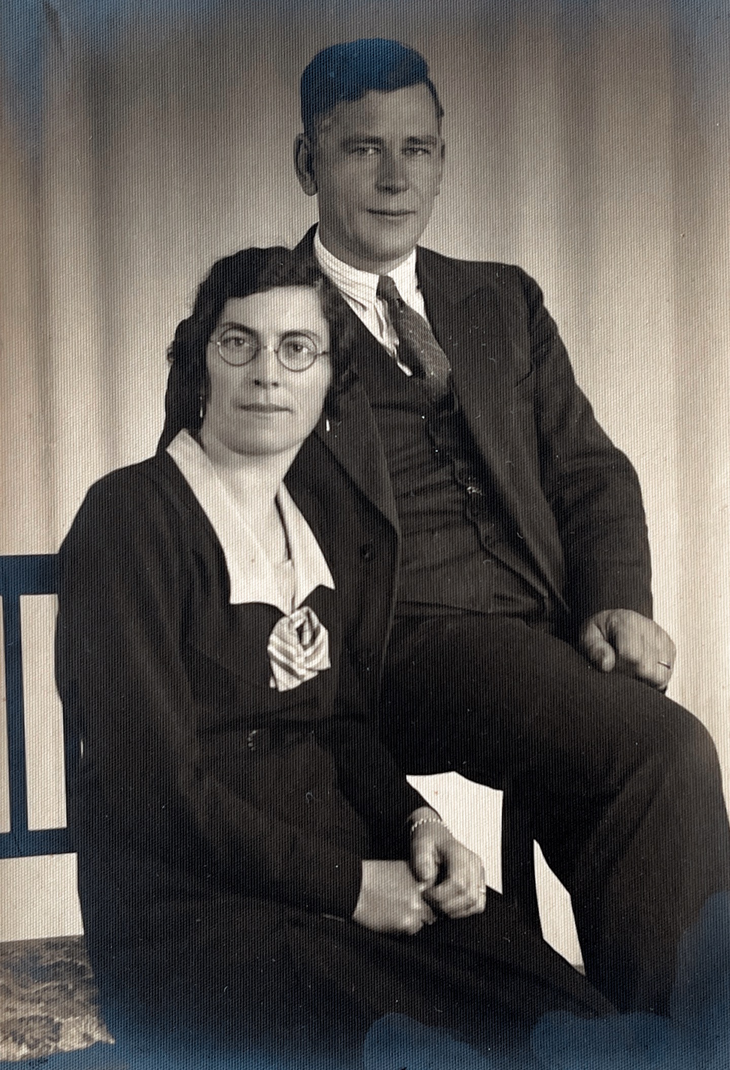 1933 Hugo Wick und Emma Knöpfel am Hochzeitstag. Aufgenommen von Hermann Wick, Olten ( Bruder von Bräutigam)