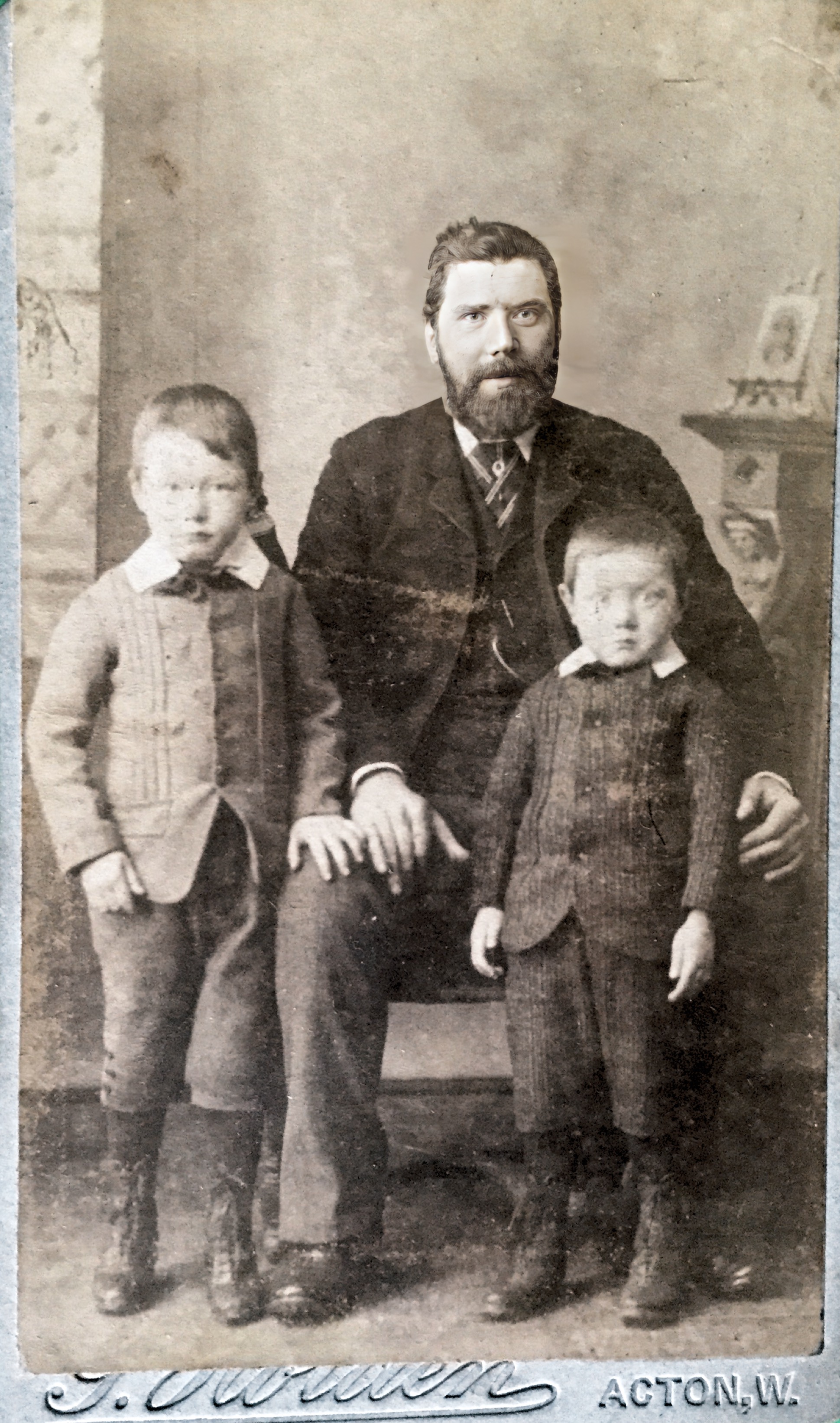 Daniel Harries with two youngest Ted and Charley (Edward b. 1899 and Charles b.1901)