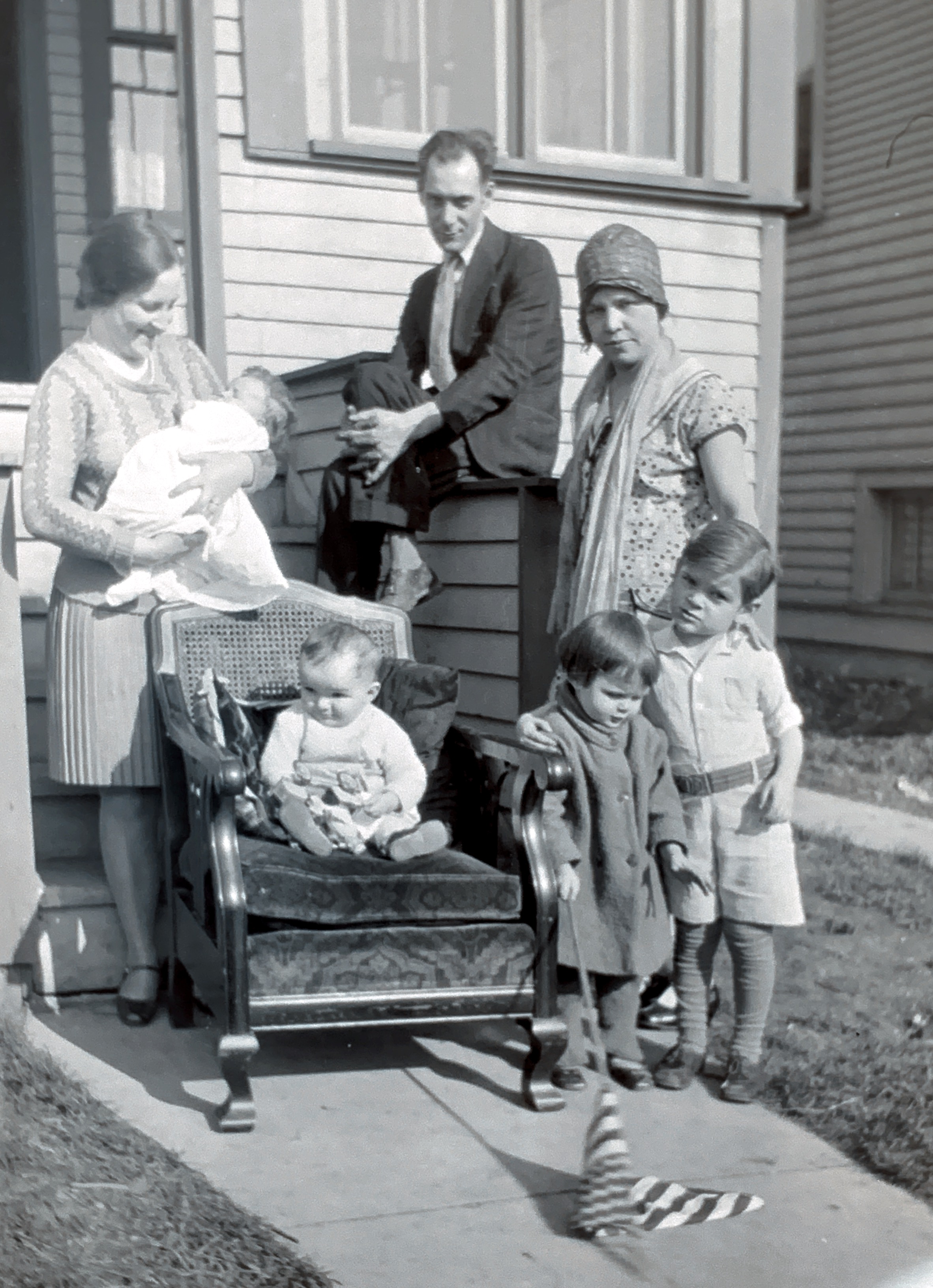 Chicago 1930. These are my grandparents and my infant aunt and uncle.  The little boy with his arm around the little girl are my parents.  This app enabled me to find this never before seen treasure!