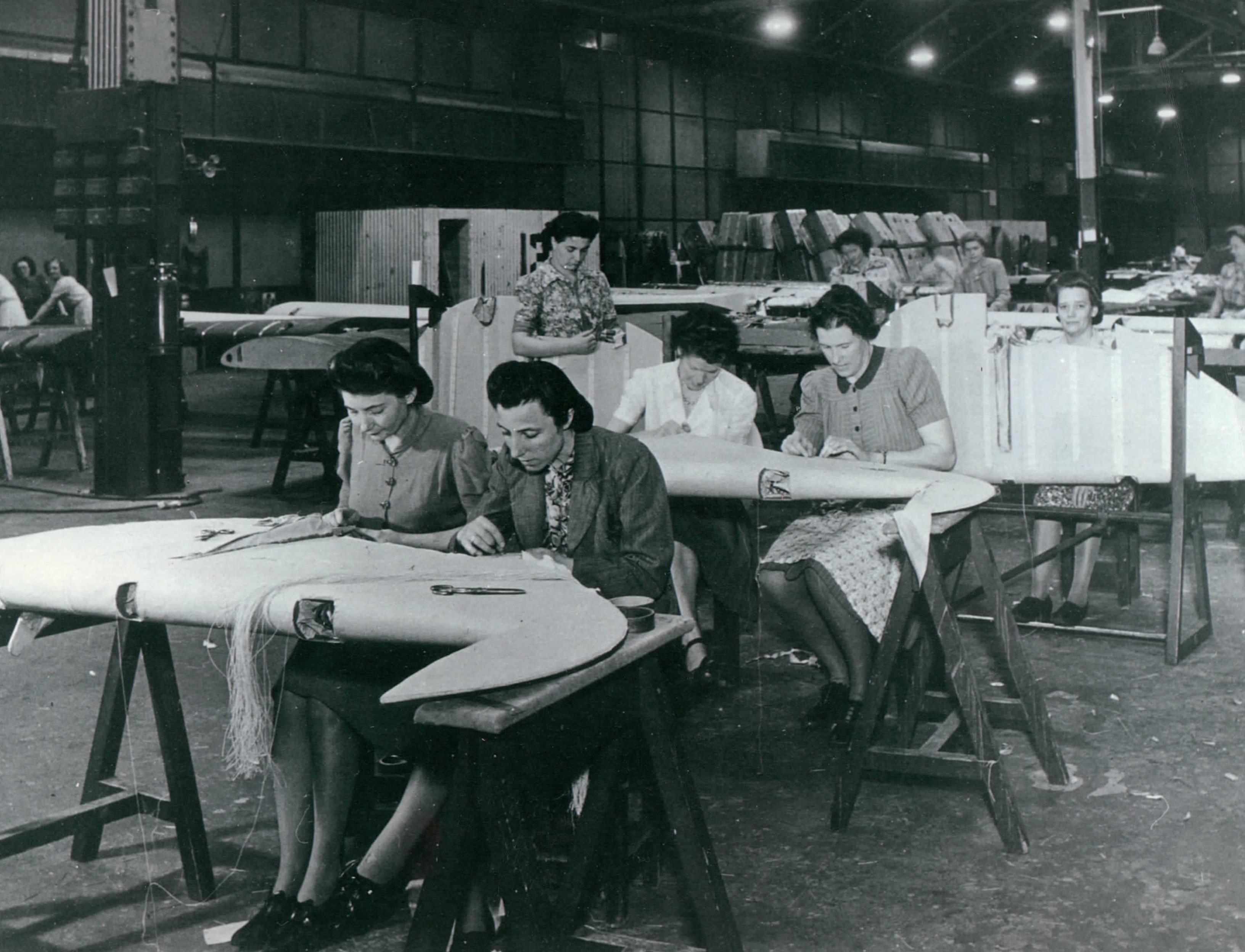 Aunty Dot (front left) making Spitfires, birmingham 1940s.