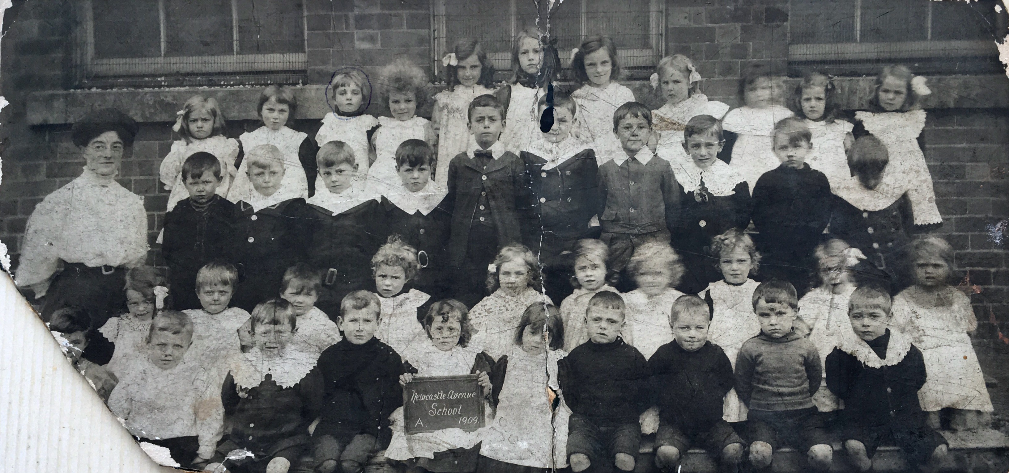 Newcastle Ave School 1909.